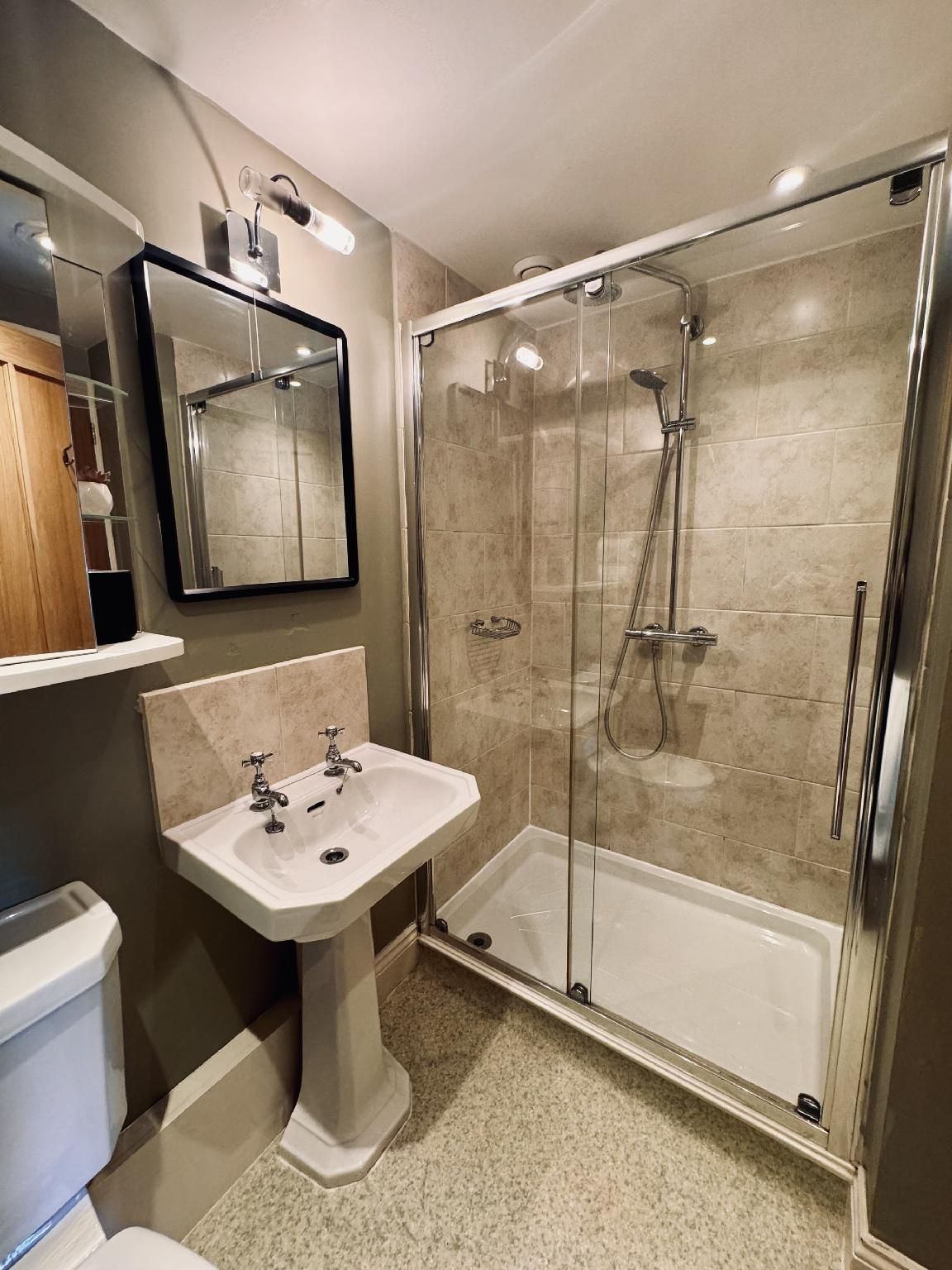 Comfort-Double room-Ensuite with Shower