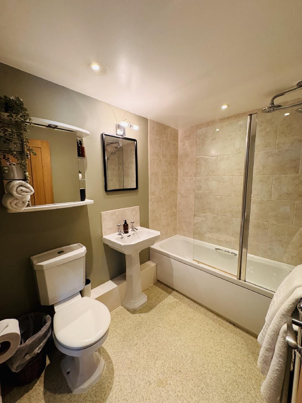 Comfort-King-Ensuite with Shower