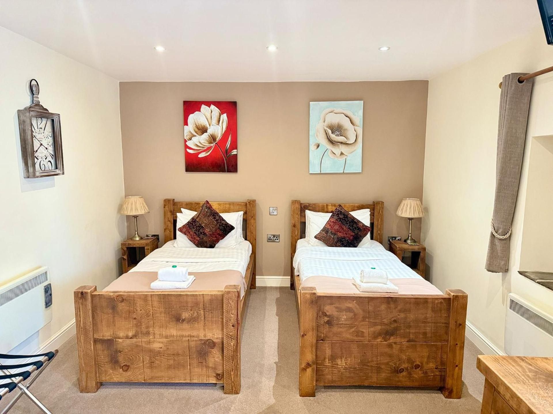 The Woodman Inn Superior Twin Room