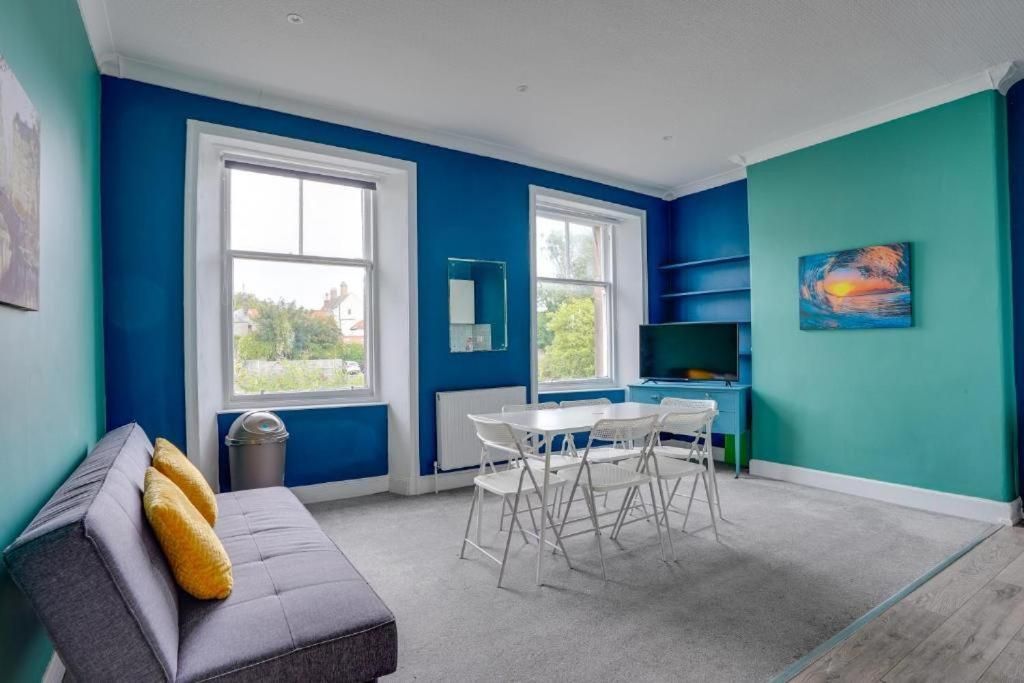 Deluxe One-Bedroom Apartment