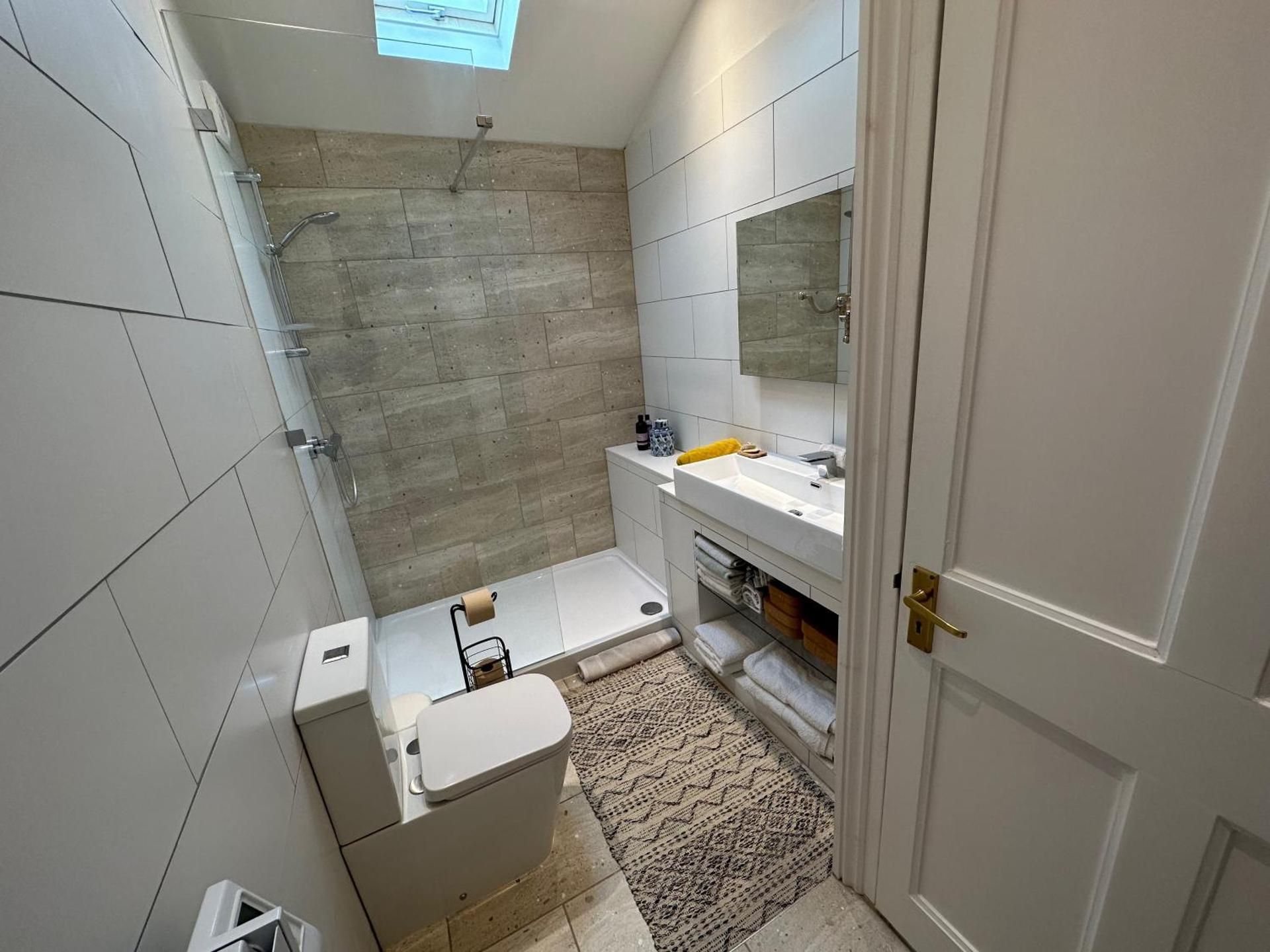 Deluxe Double Room with Shower