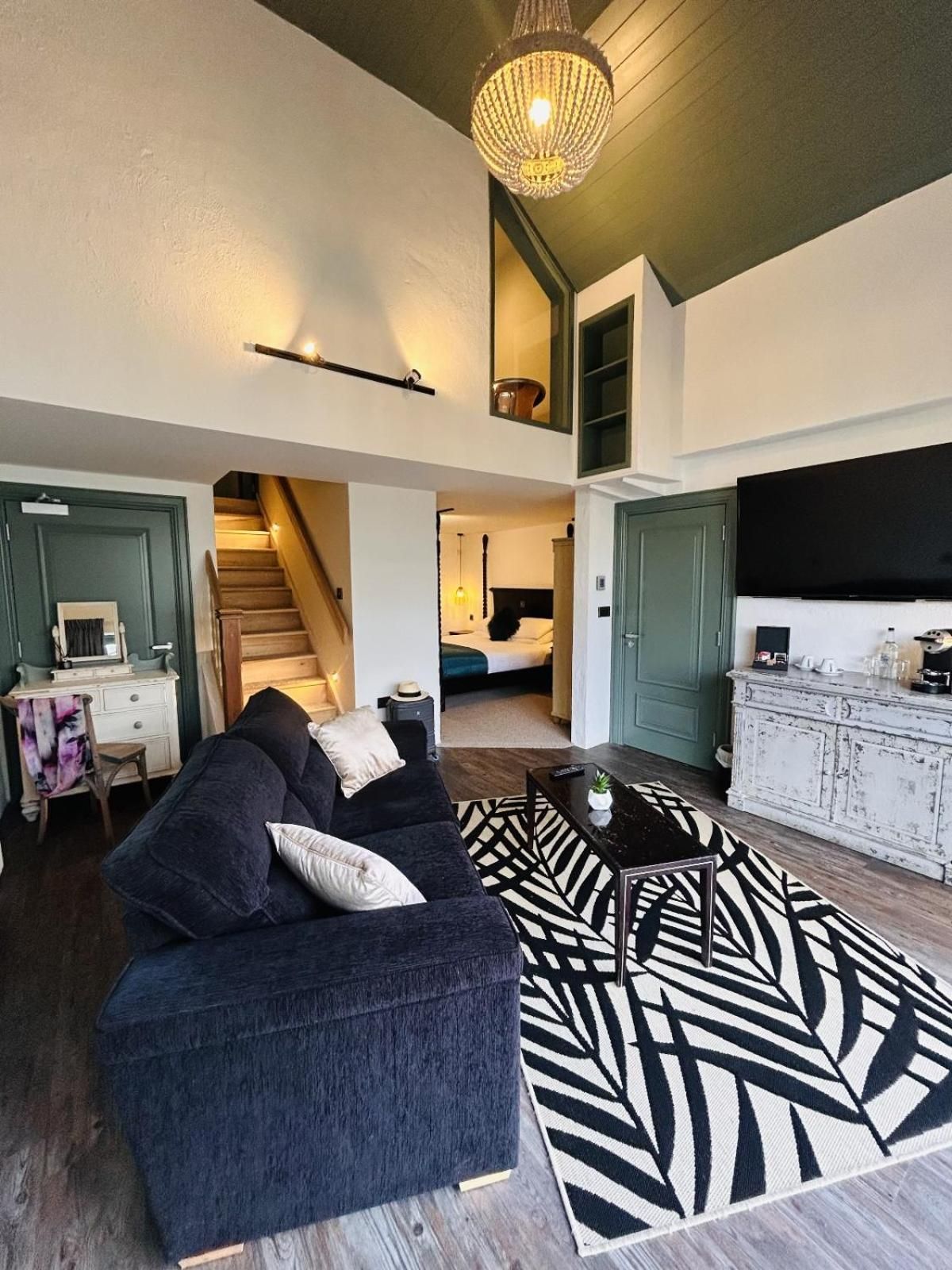 Suite with Garden View