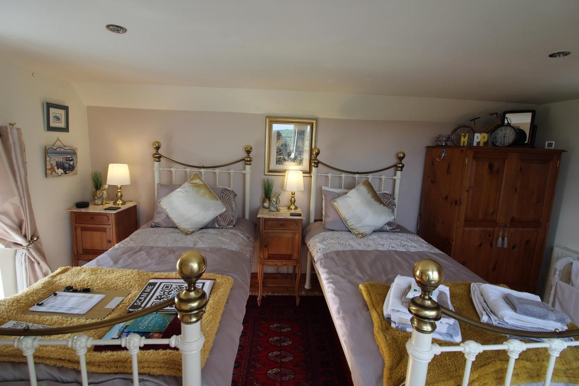Twin Room with Shared Bathroom