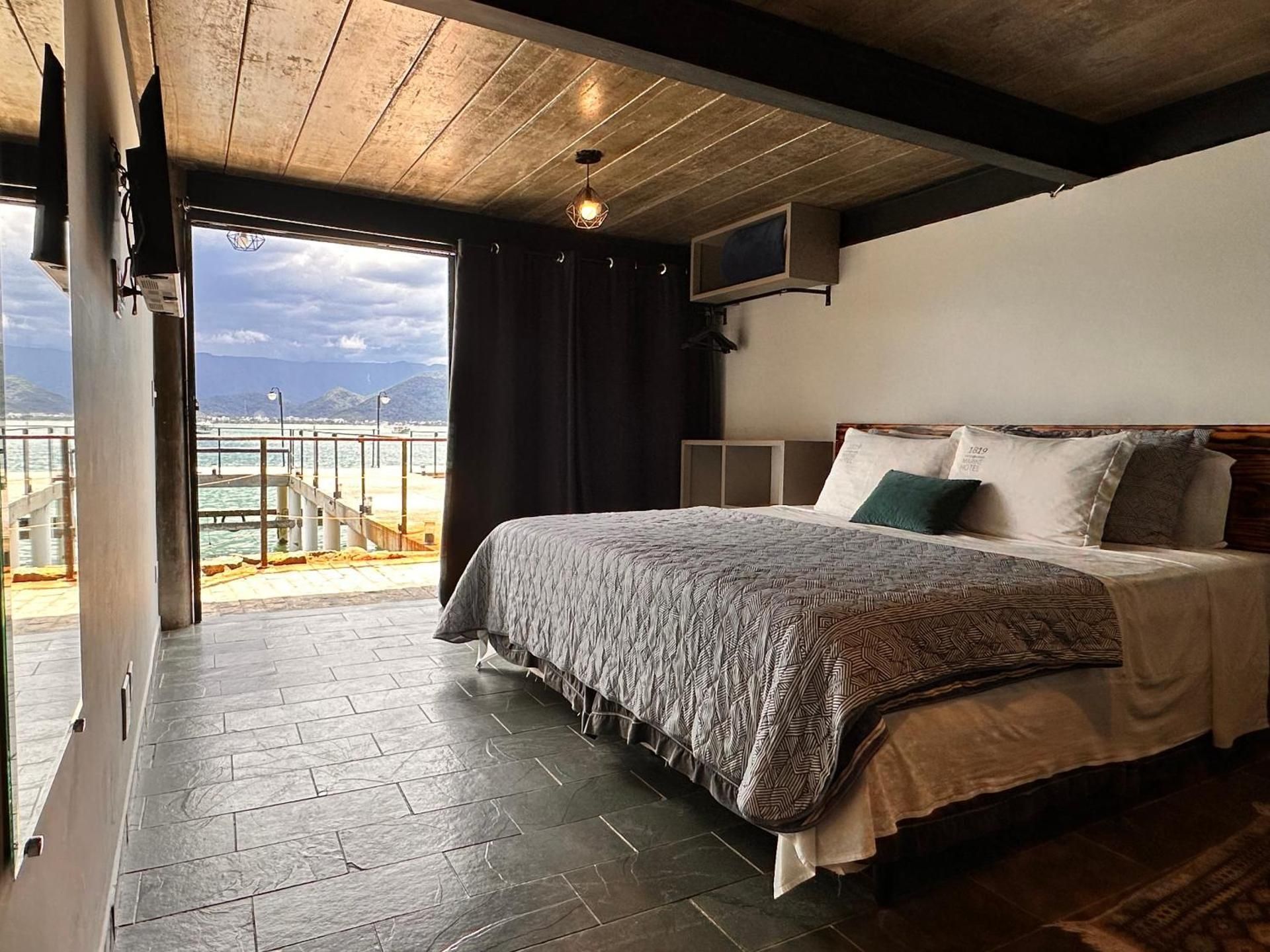 King Suite with Ocean View