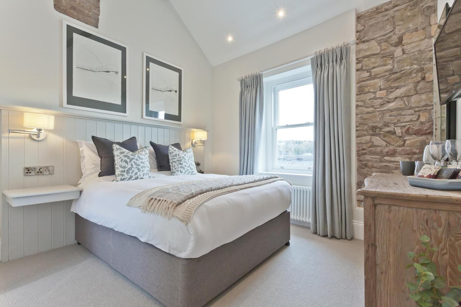 Tithe Barn - Self Check In Hotel Standard King Room