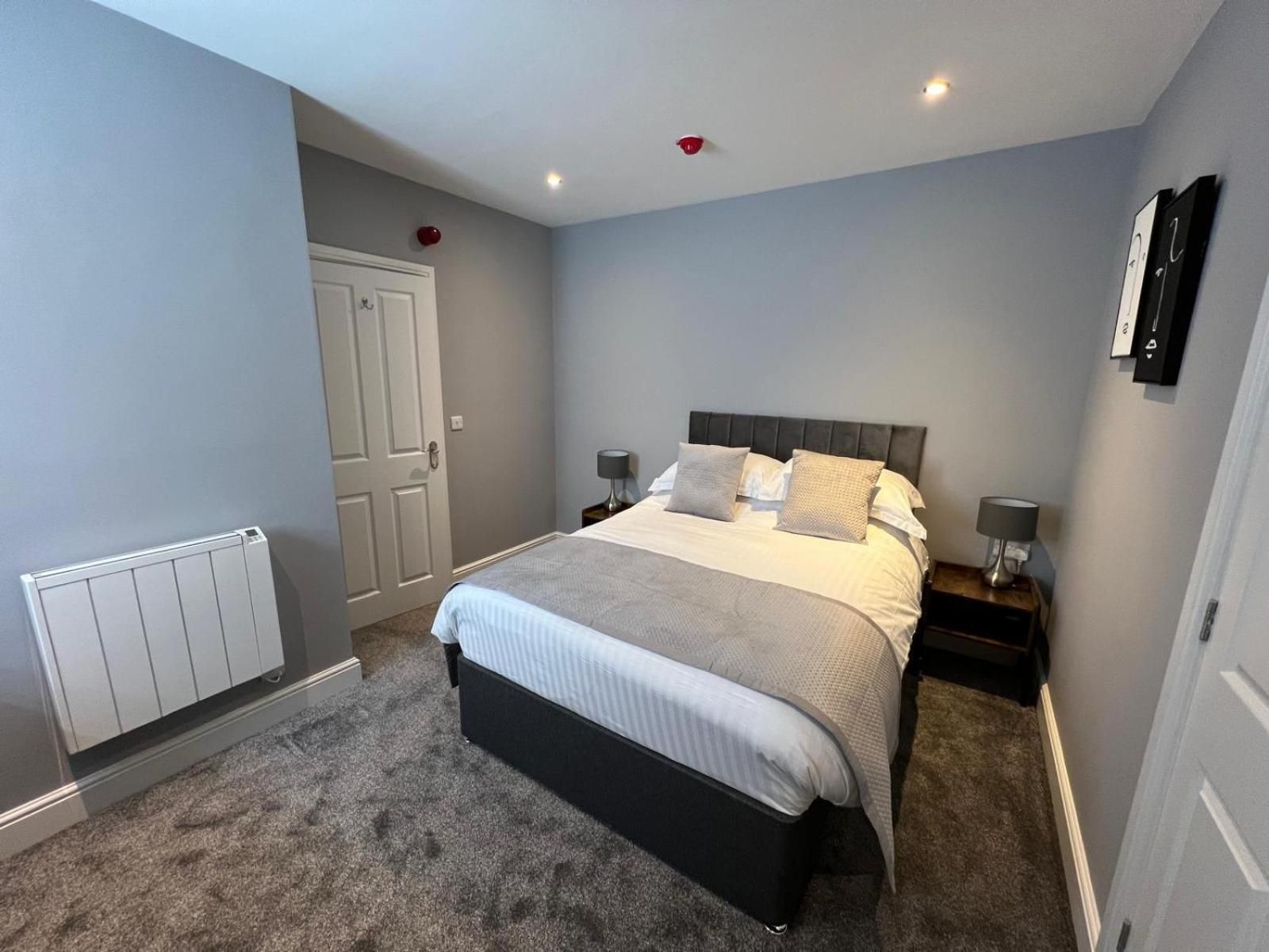 The Globe Apartments One-Bedroom Apartment