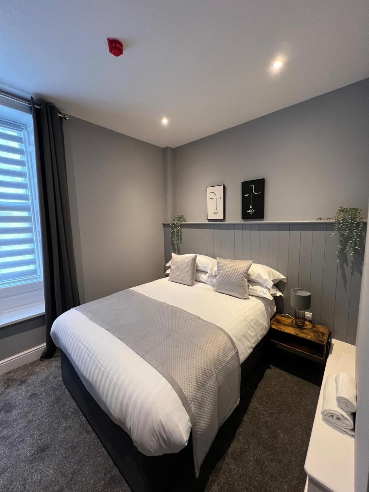 The Globe Apartments Apartment