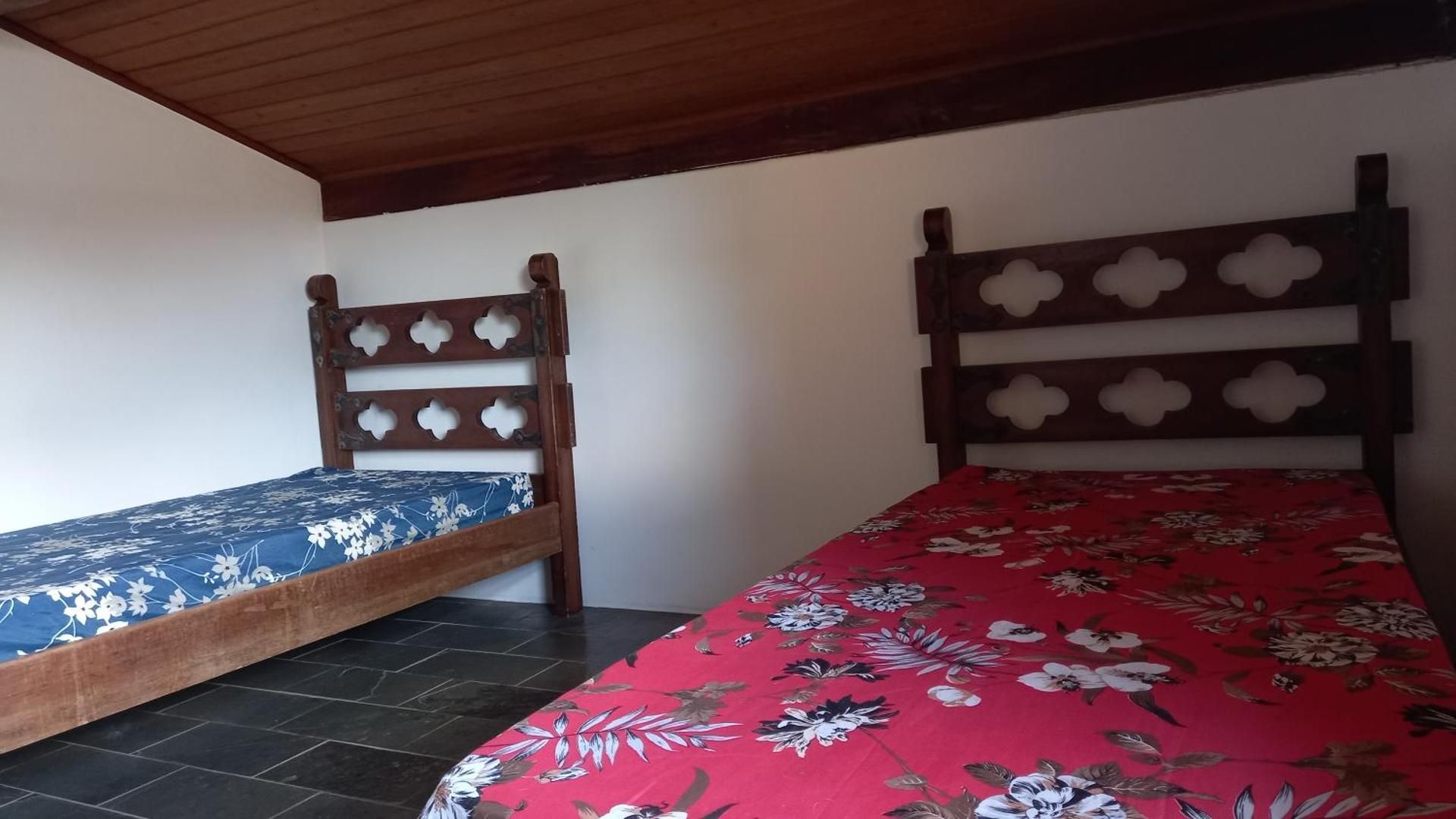 Standard Twin Room with Mountain View