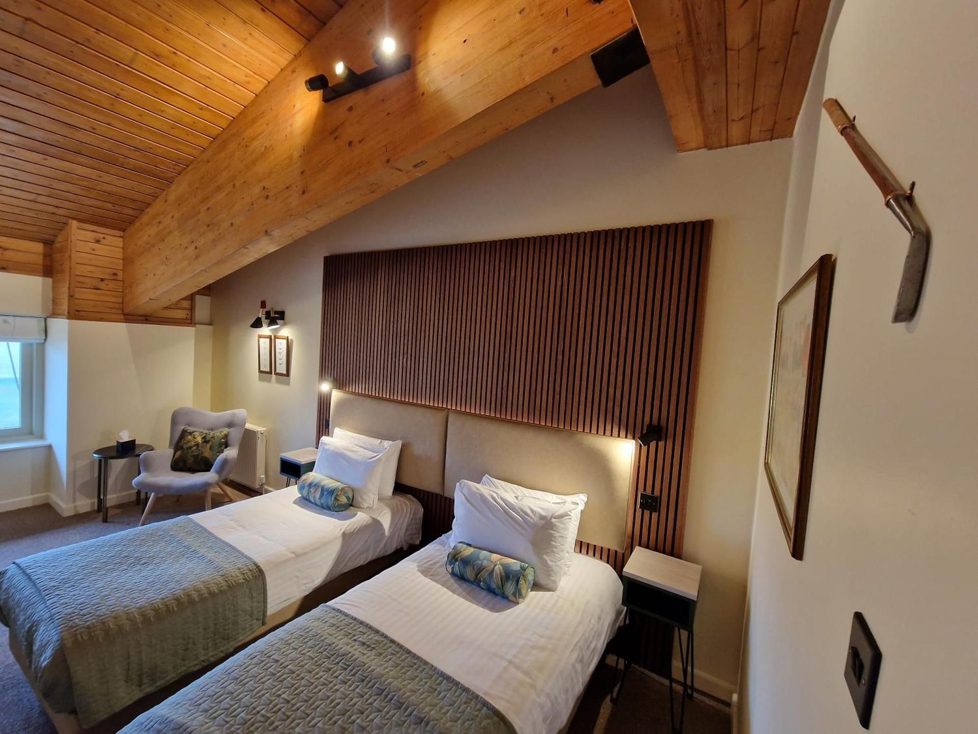 Twin Room with Private Bathroom