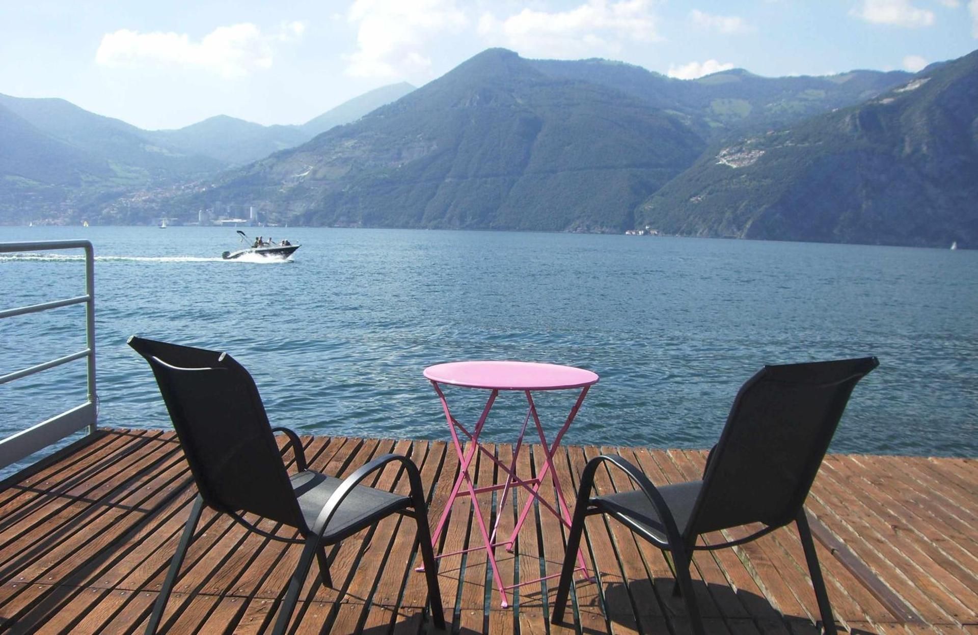 Deluxe Bungalow with Lake View 