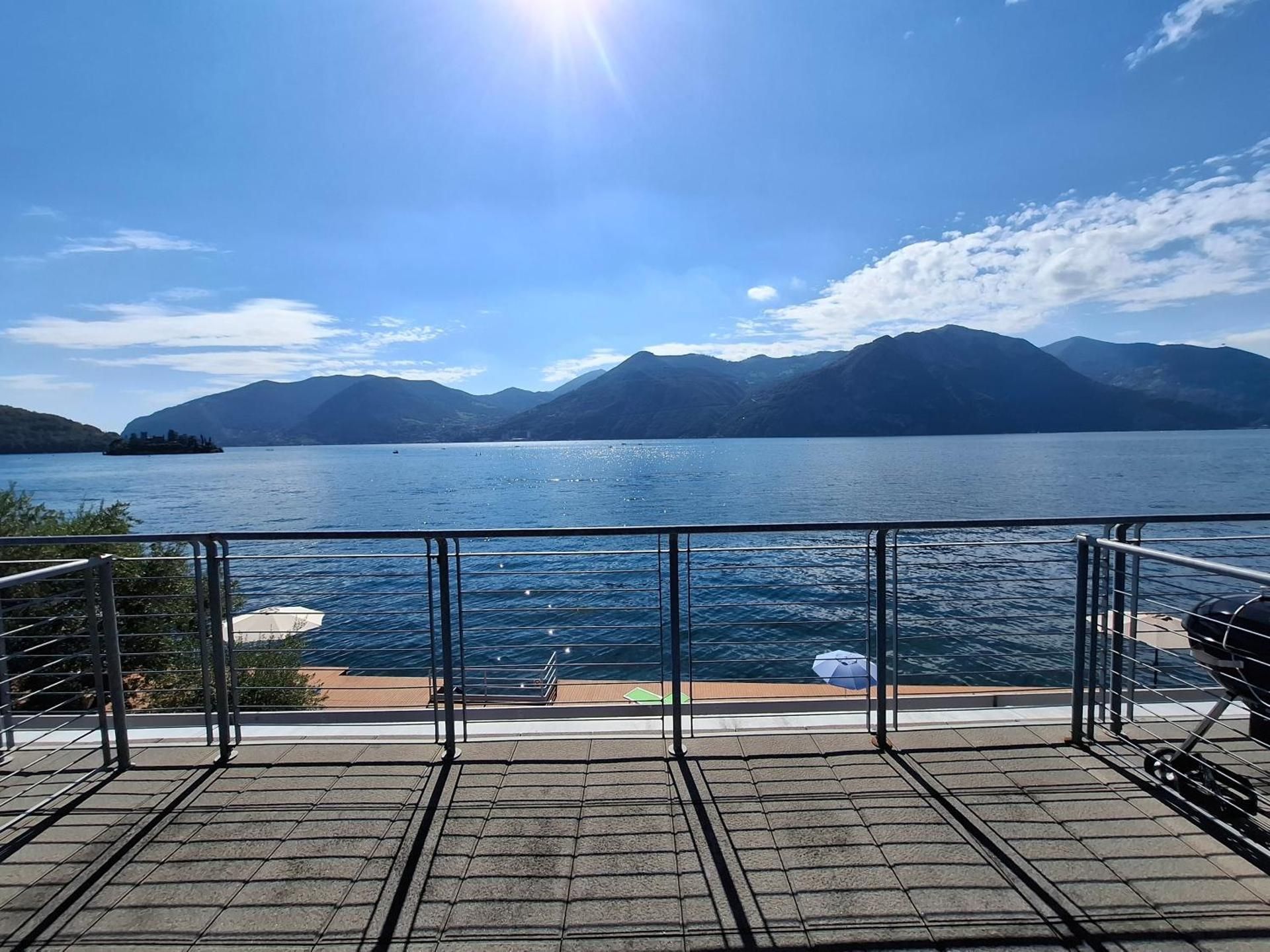 Apartment with Lake View