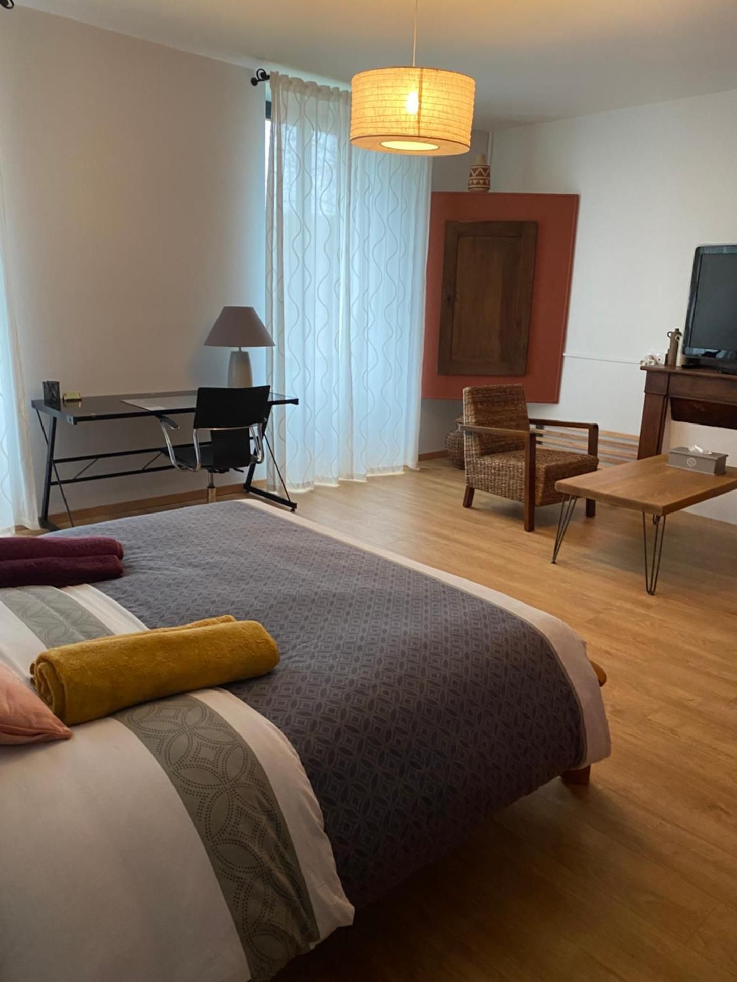 Deluxe Room (2 Adults + 1 Child)