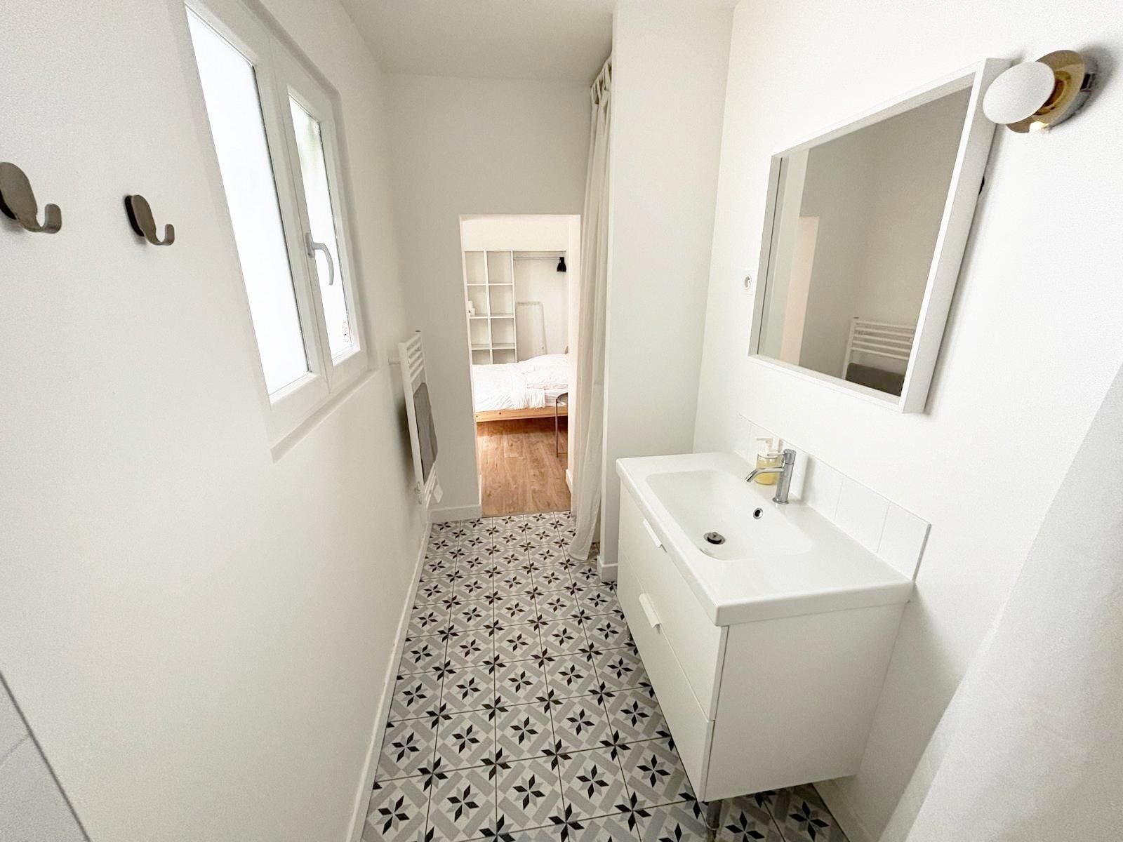Le cocon Mélunais-Appartement-Confort-Salle de bain privée séparée-Vue sur la cour