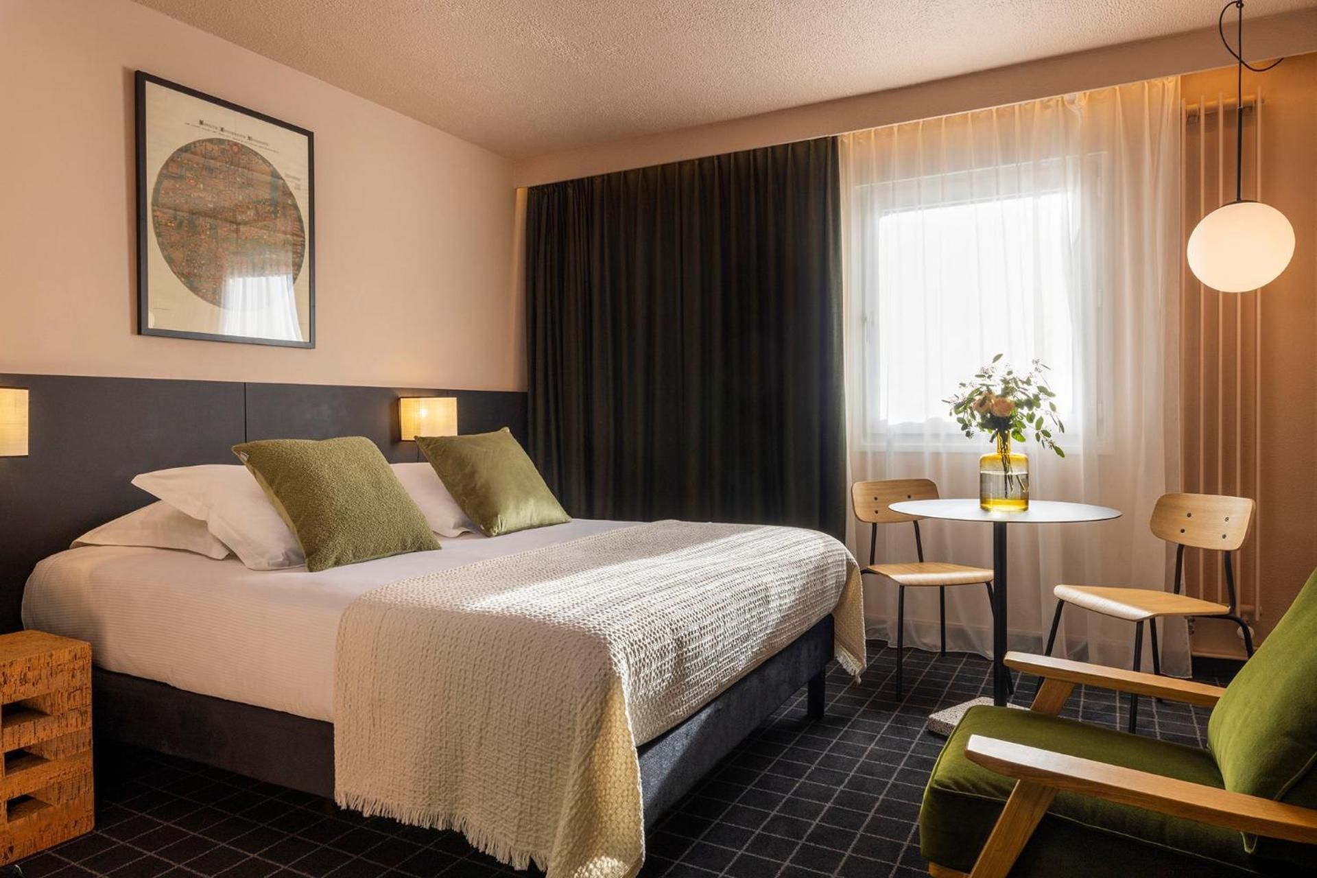 1 Queen Bed, Nonsmoking, Comfort Room, Kitchenette, Espresso Machine, Bathrobe And Slippers