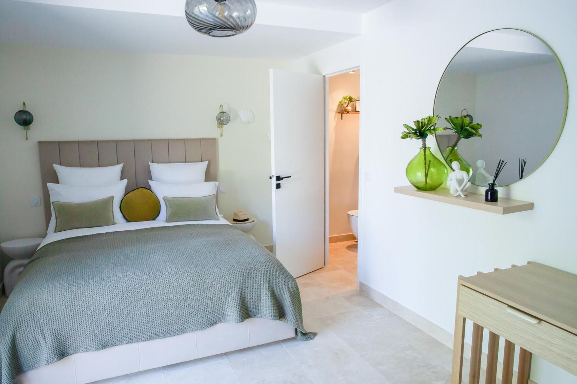 Standard King Room