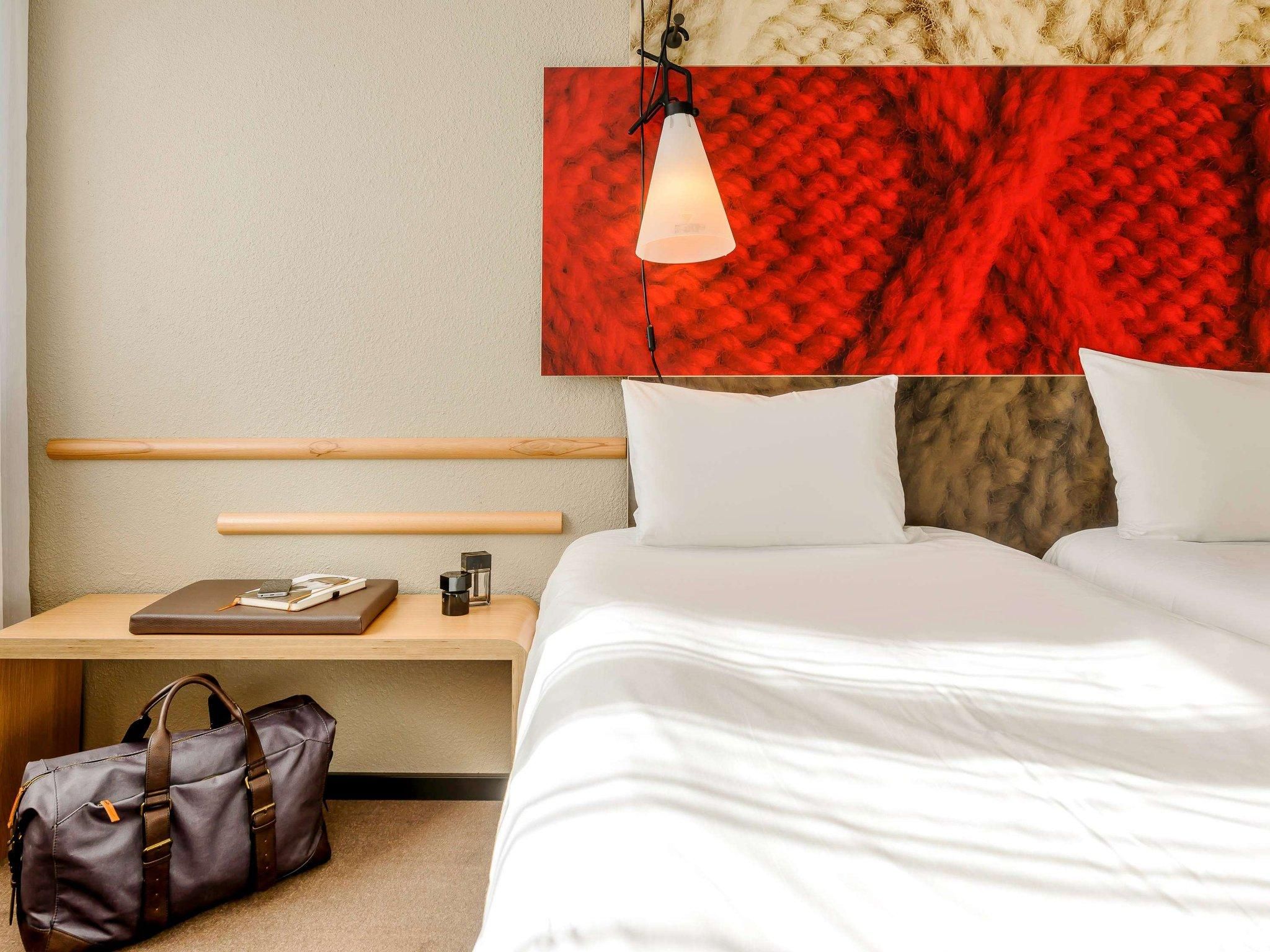 ibis Caen Porte de Bretagne Standard Room with Two Single Beds 2