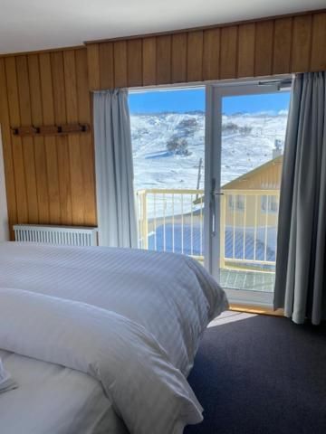 Deluxe Double or Twin Room with Mountain View