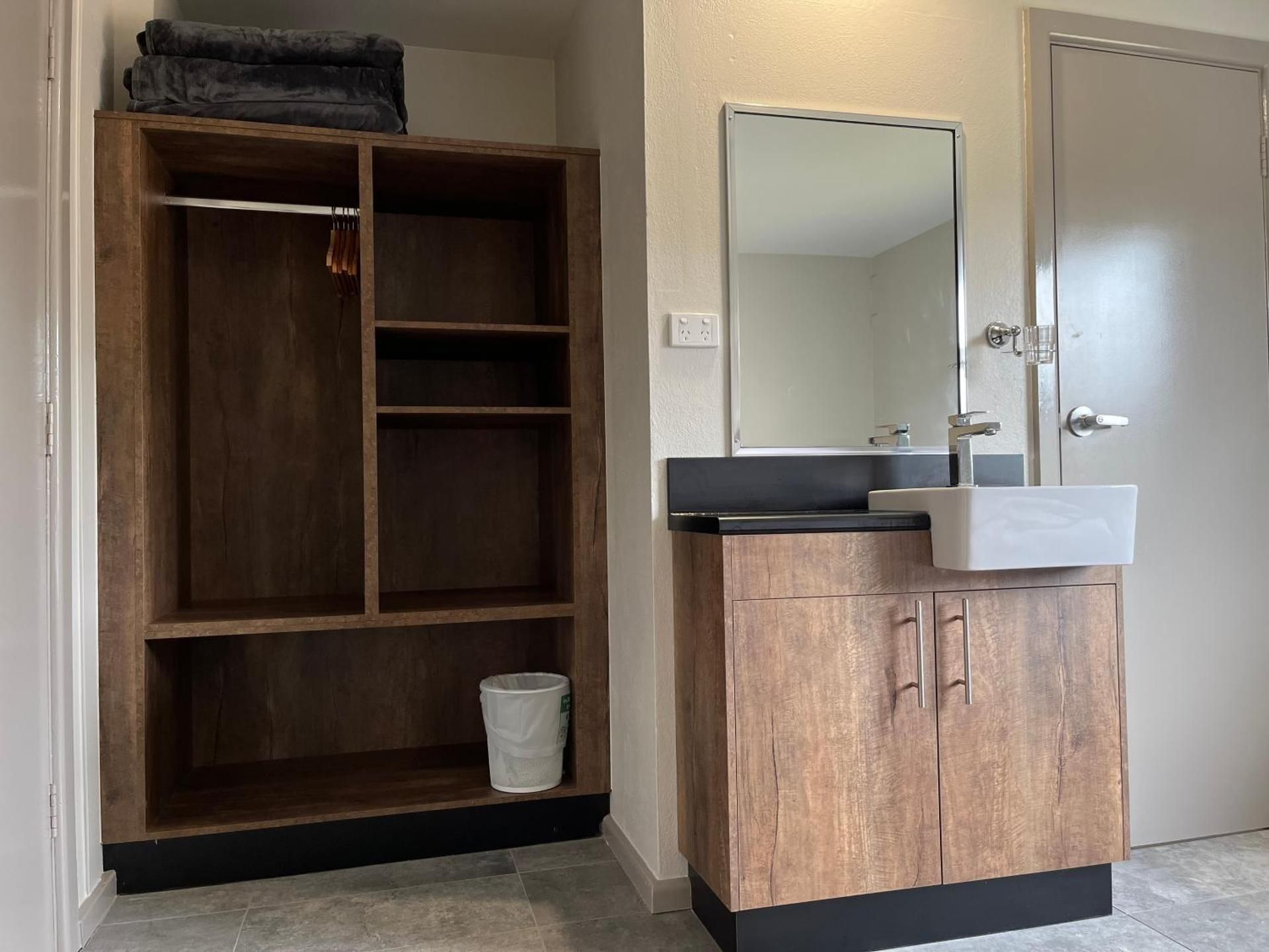Standard Twin Room with Mountain View