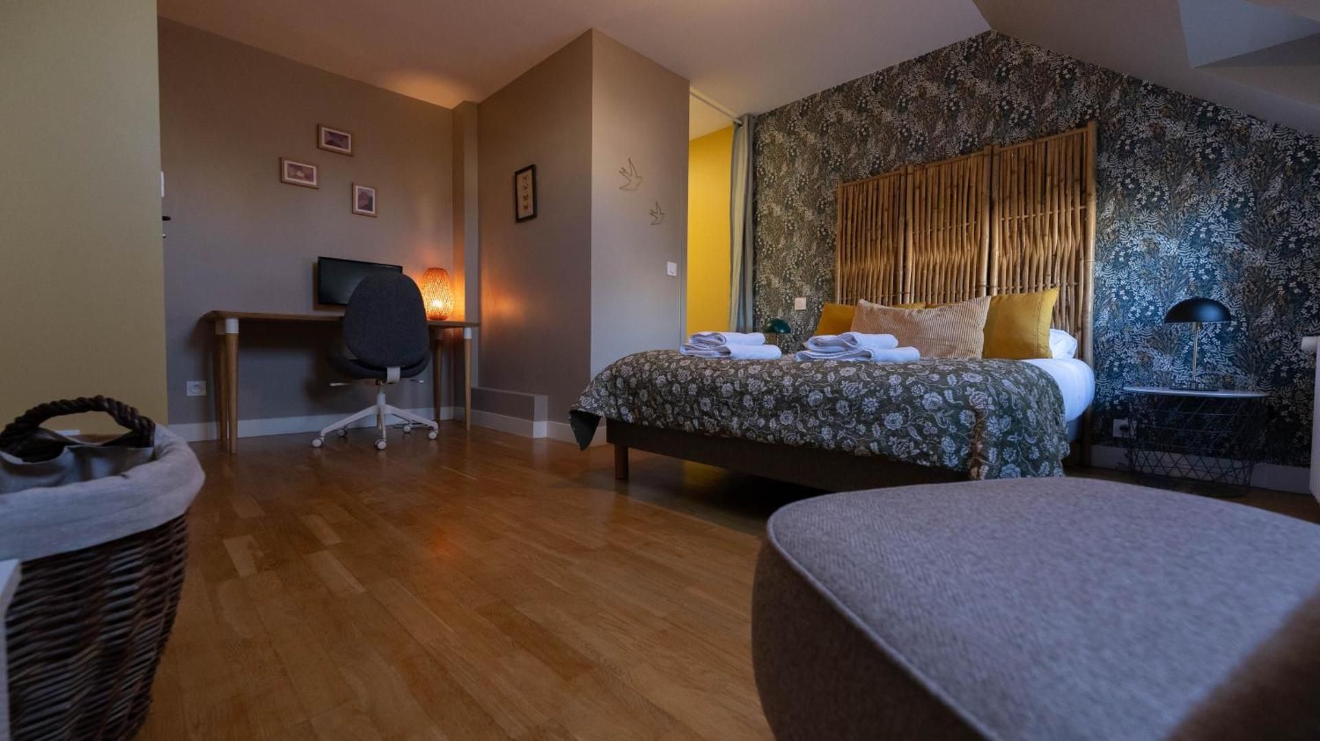Standard Queen Room