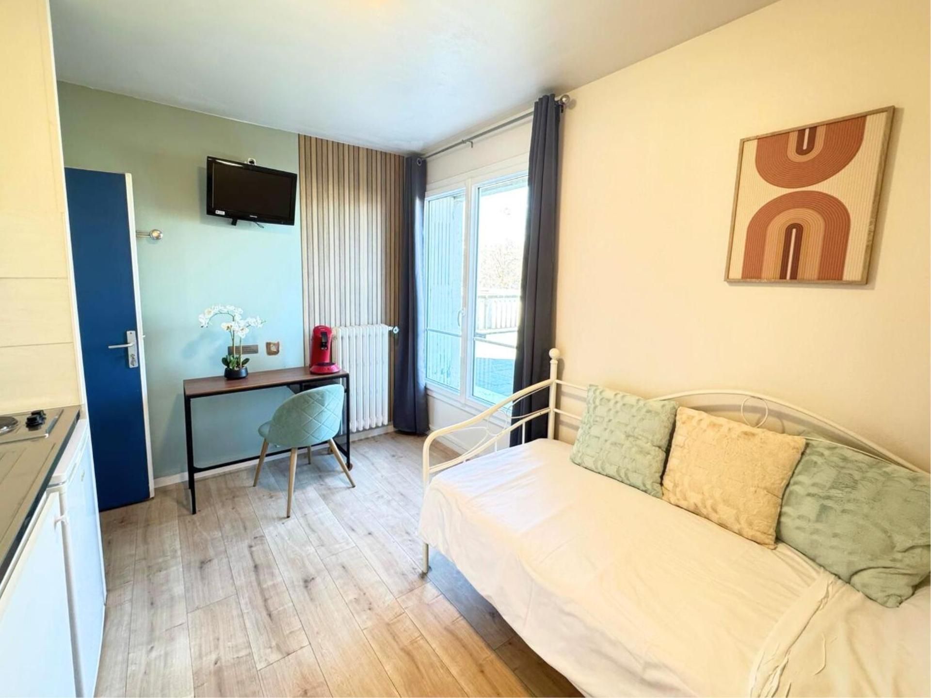 Studio Apartment