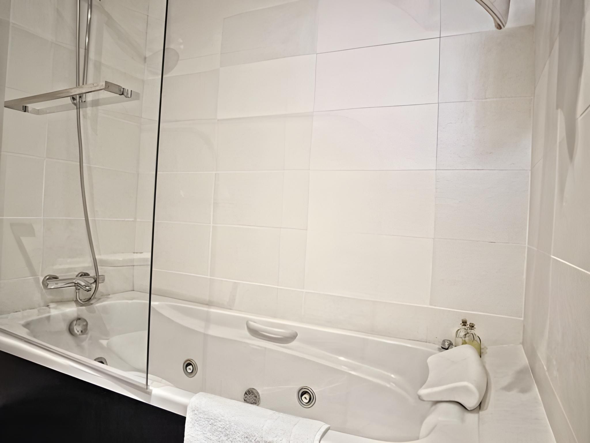 Suite-Baño privado con bañera