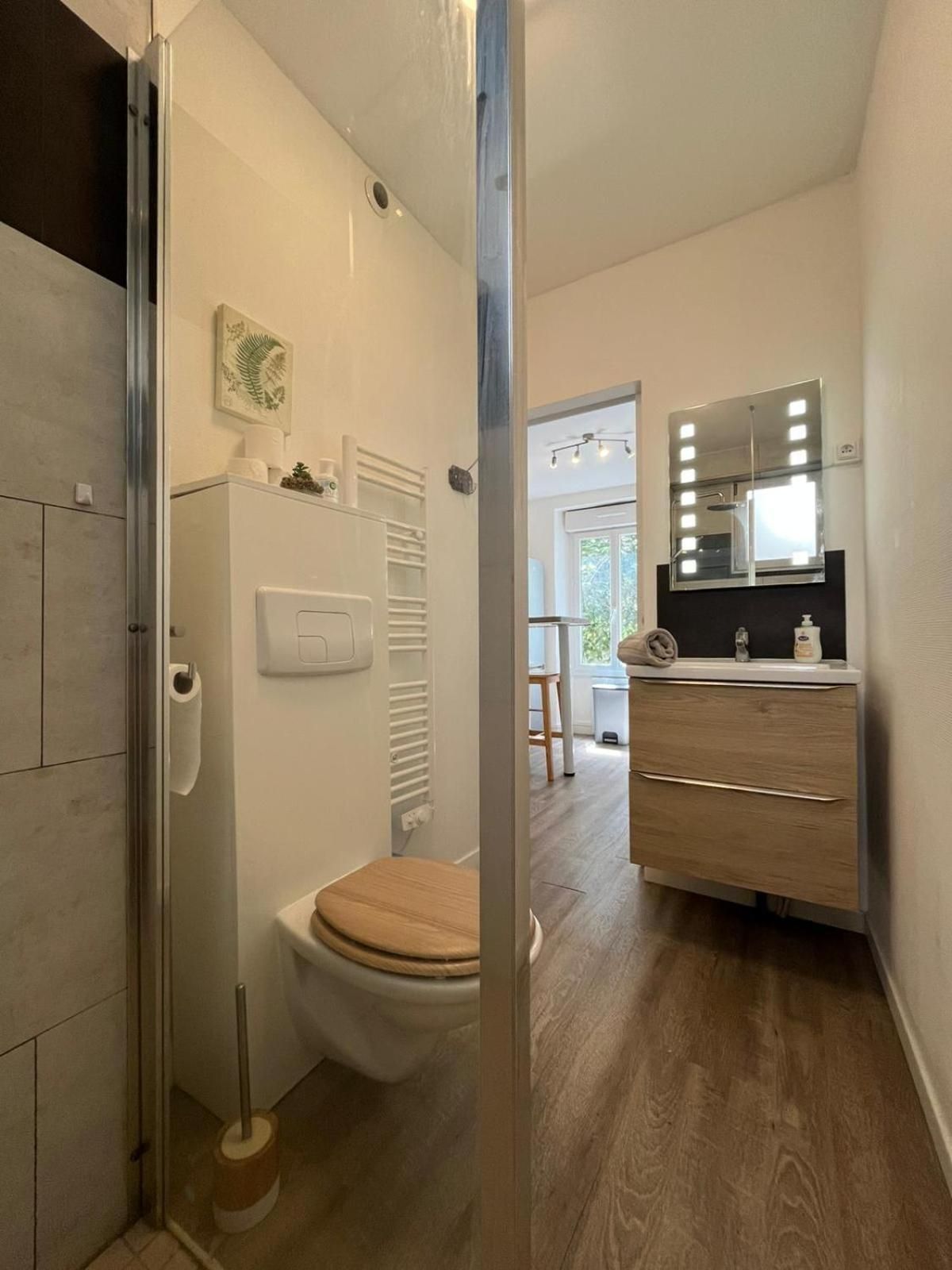 One-Bedroom Apartment with Garden View