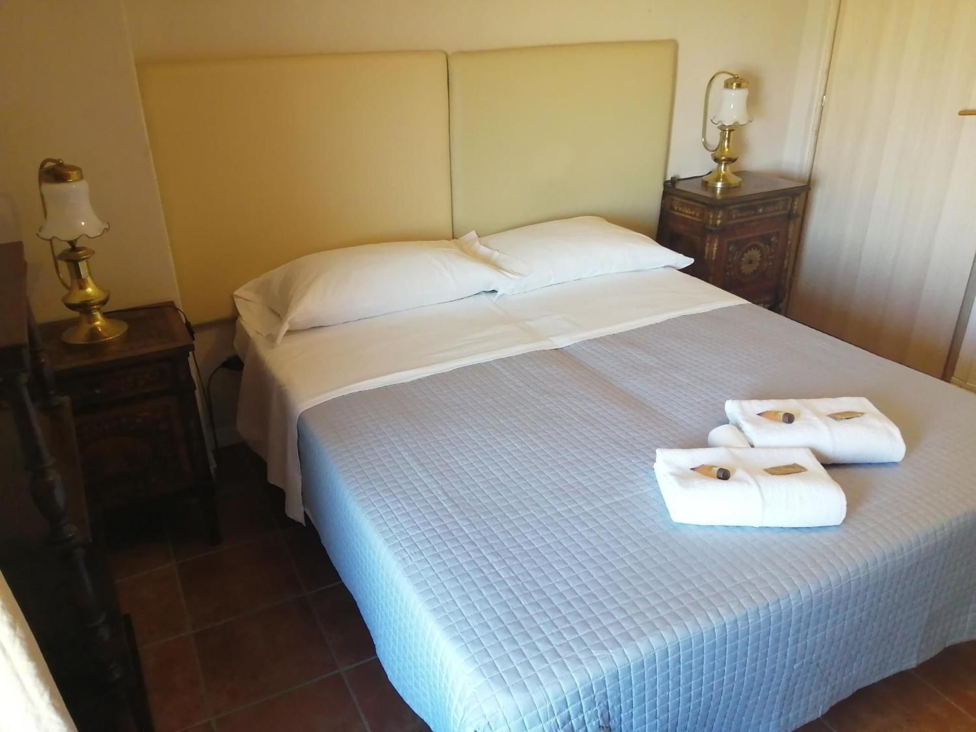 Deluxe Room (2 Adults + 1 Child)