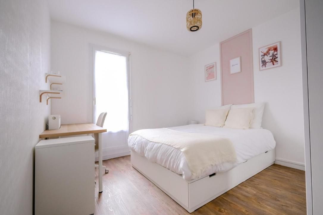 Standard Double Room with Shared Bathroom