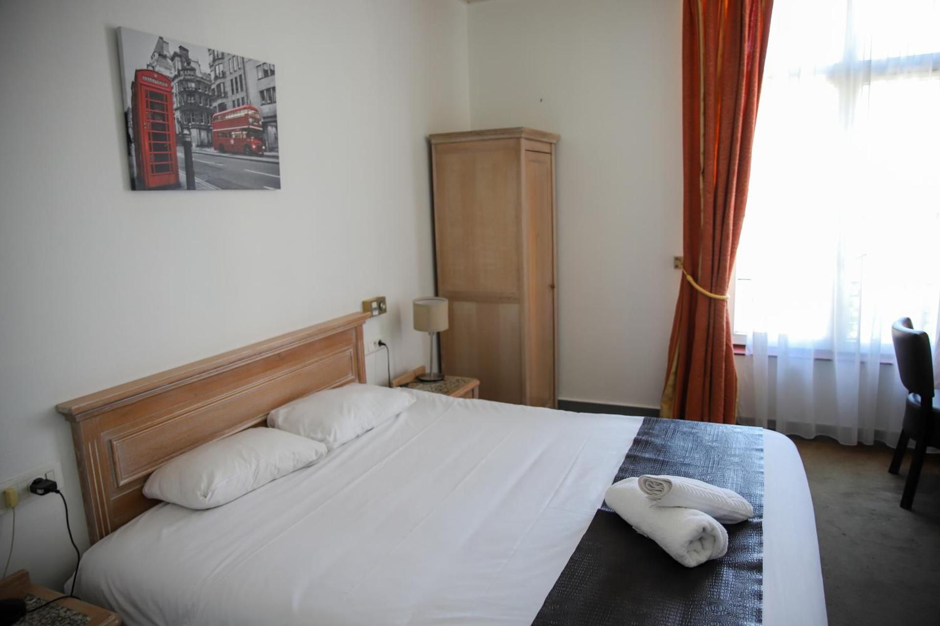Queen Room