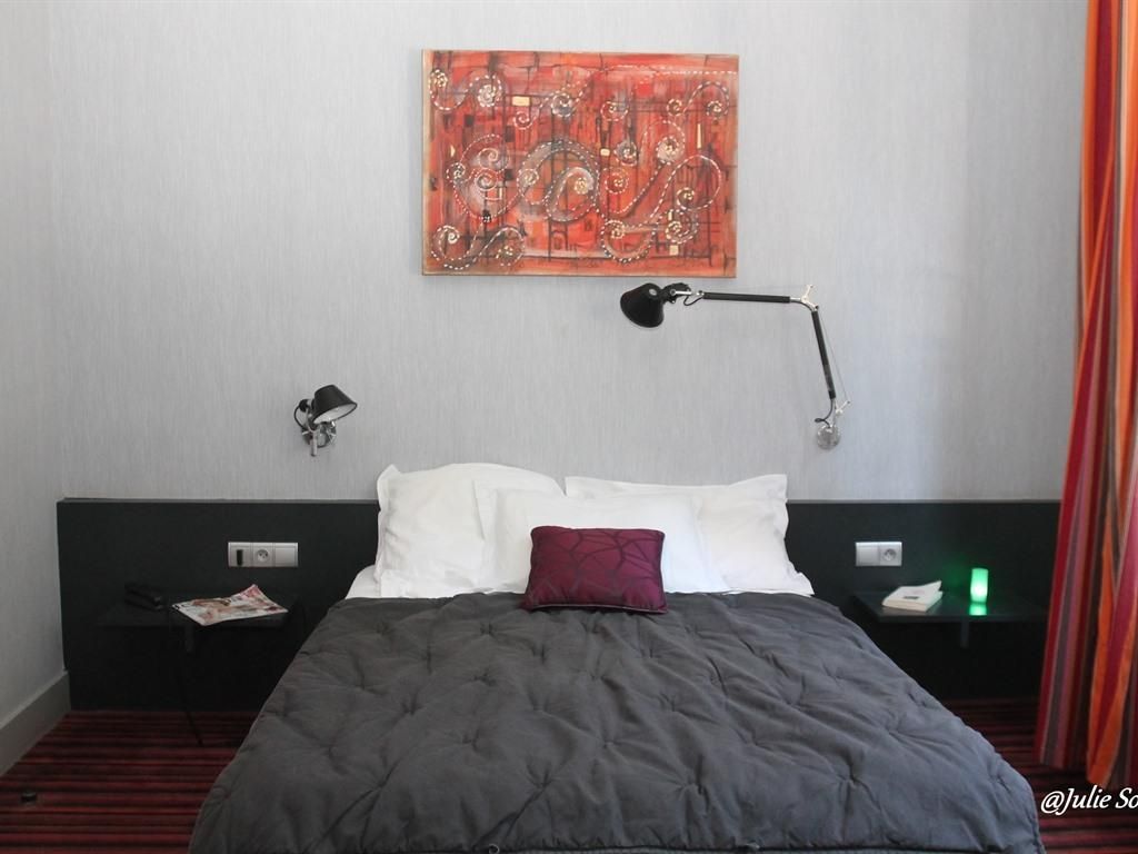 Double-Vue ville/ Place D'Erlon-Design-Douche