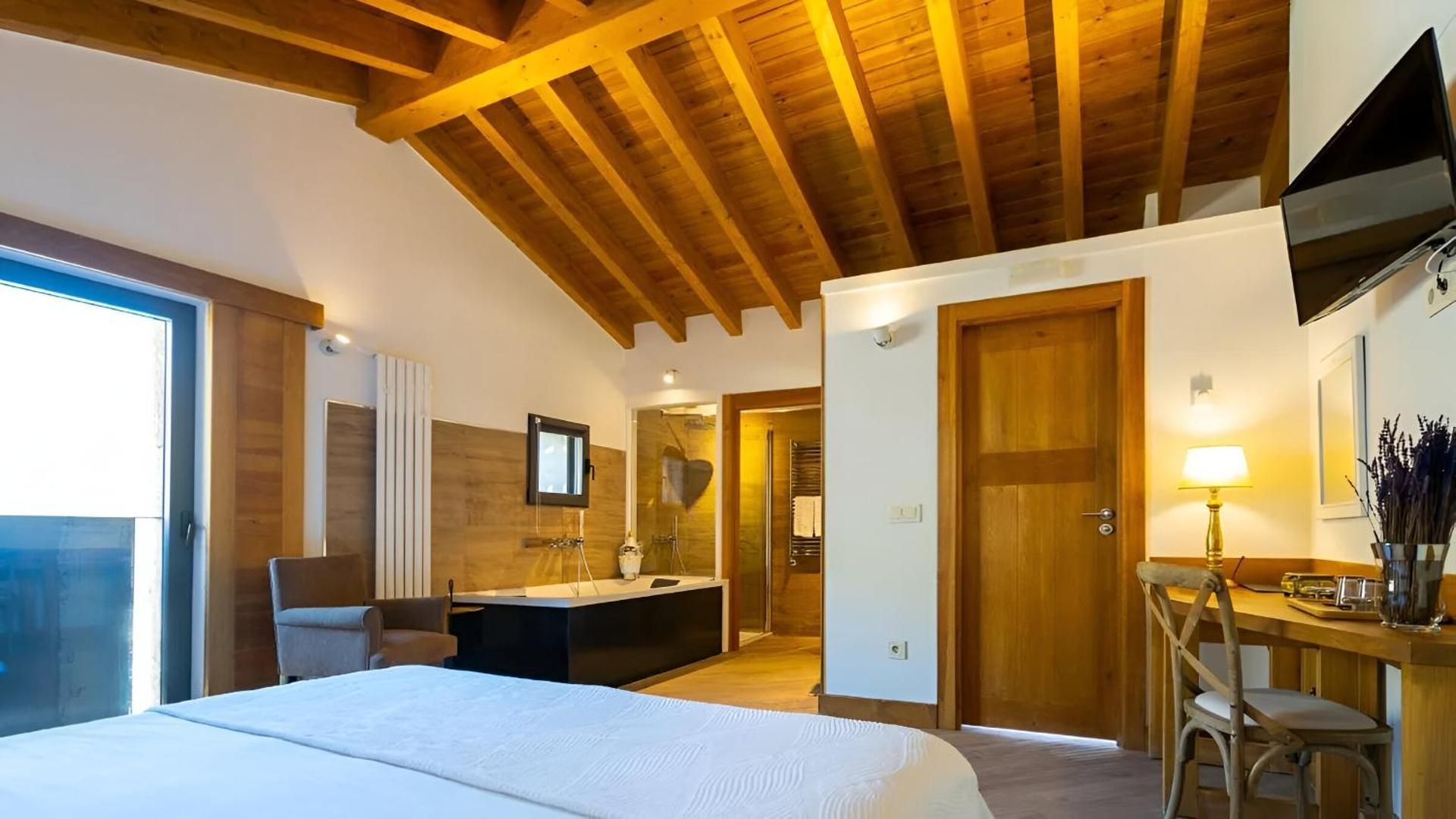 King Suite with Spa Bath