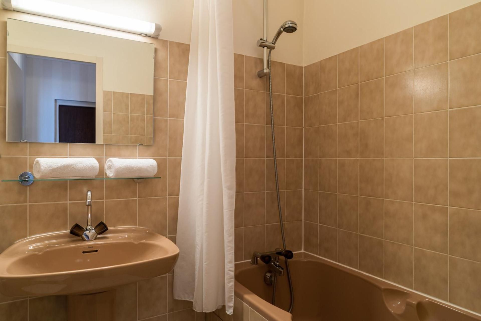 Junior Suite (2 Adults)