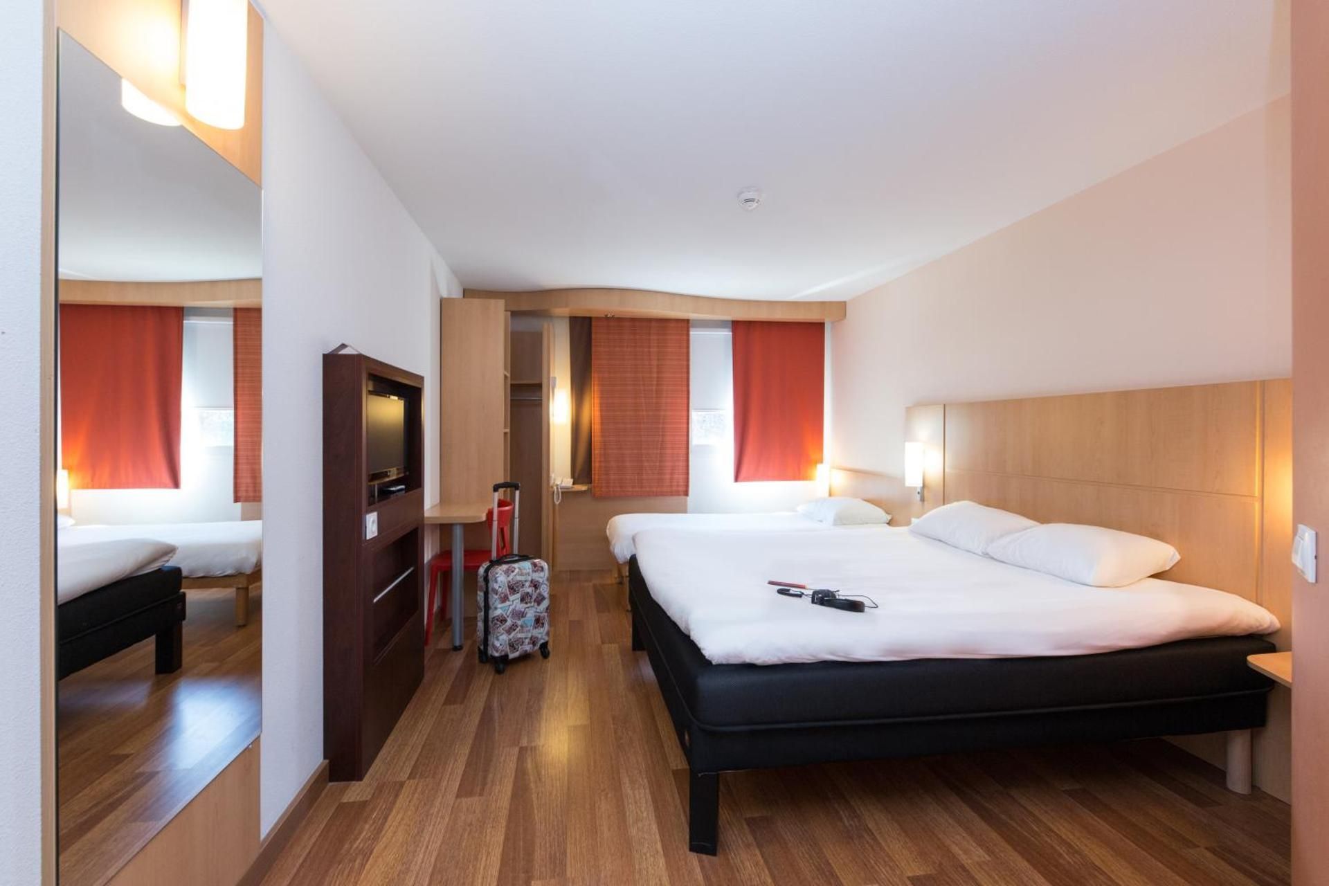 Hôtel ibis Sisteron Standard Triple Room