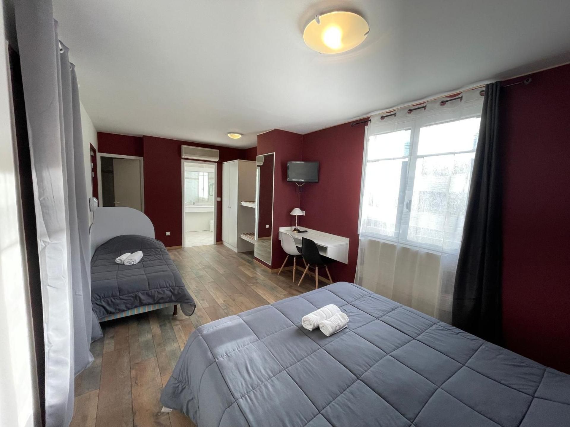 Superior Triple Room with Air Conditioning