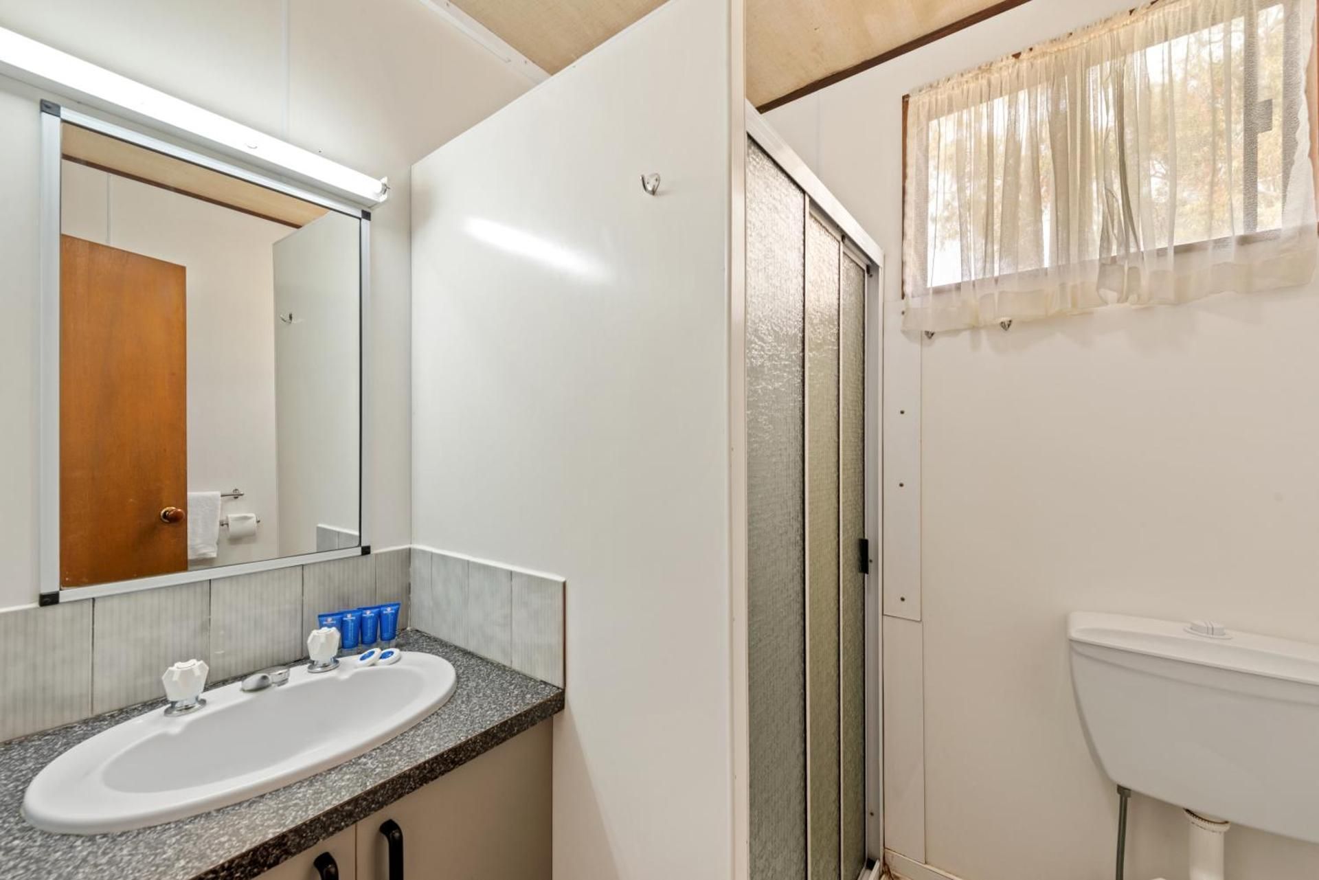 Standard 2 Bedroom Cabin - Sleeps 6