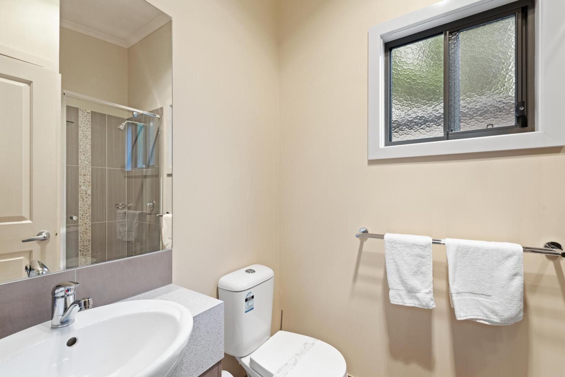 Deluxe Cabin - Sleeps 4