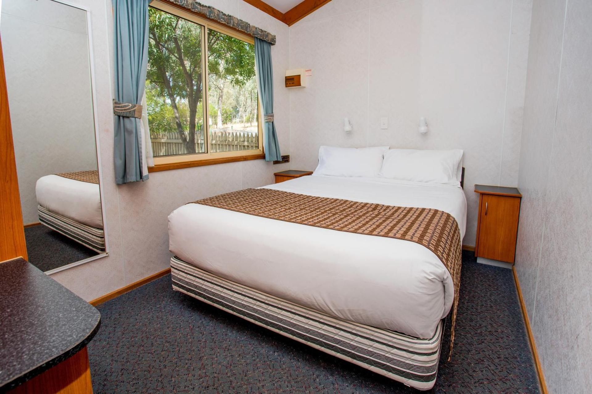 Superior 2 Bedroom Cabin - Sleeps 6