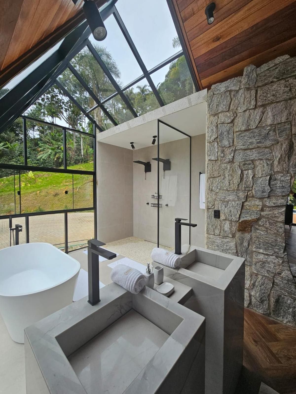 Deluxe Suite with Spa Bath