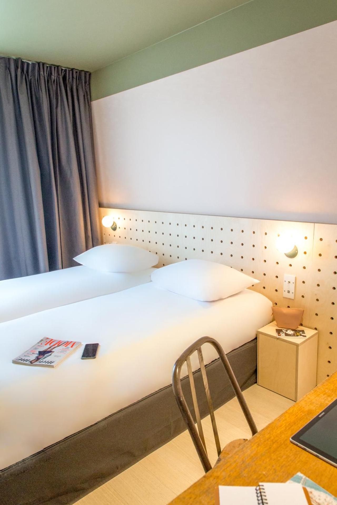 greet Hotel Marseille Centre Saint Charles Pop Room with 2 Single Beds 2