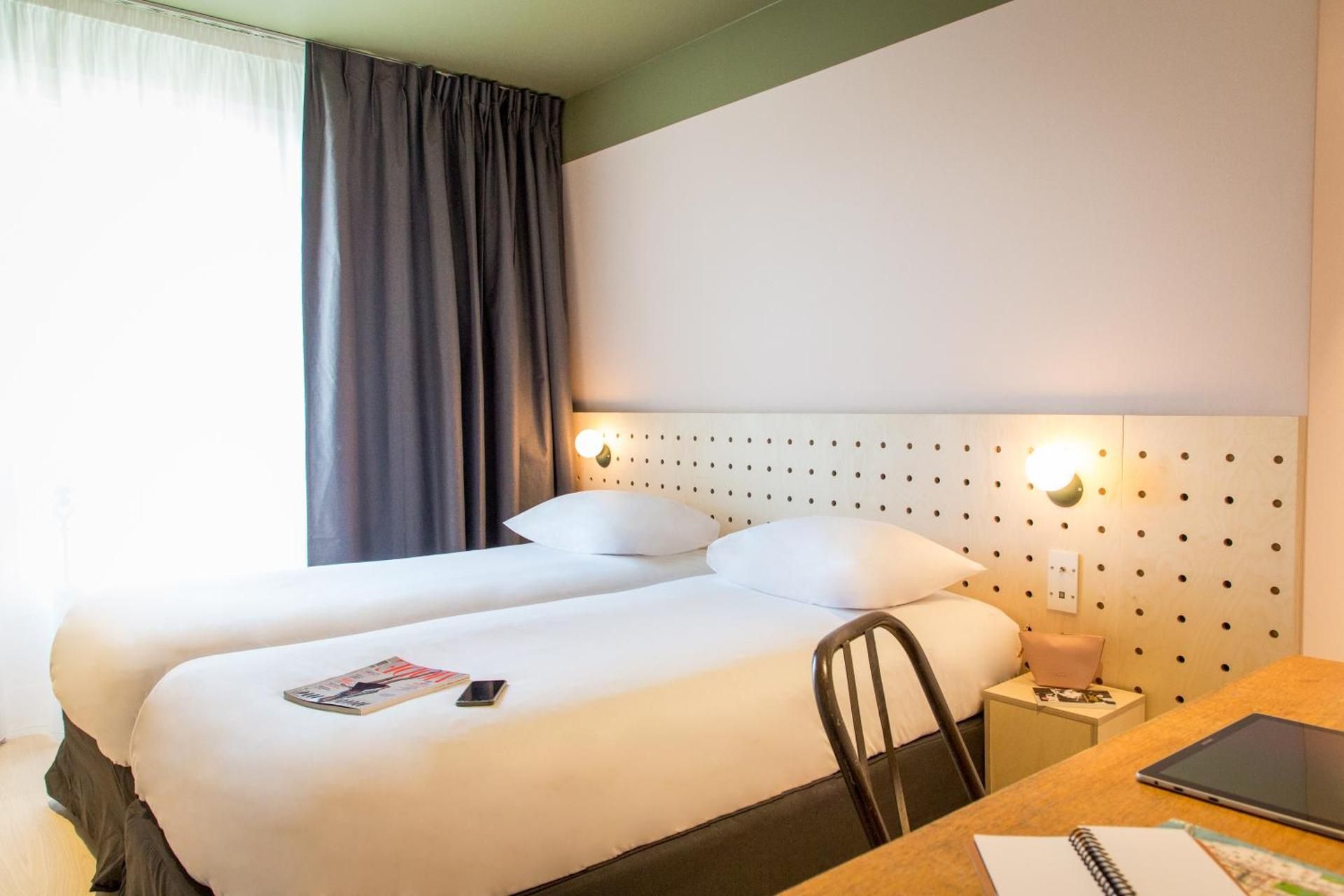 greet Hotel Marseille Centre Saint Charles Pop Room with 2 Single Beds