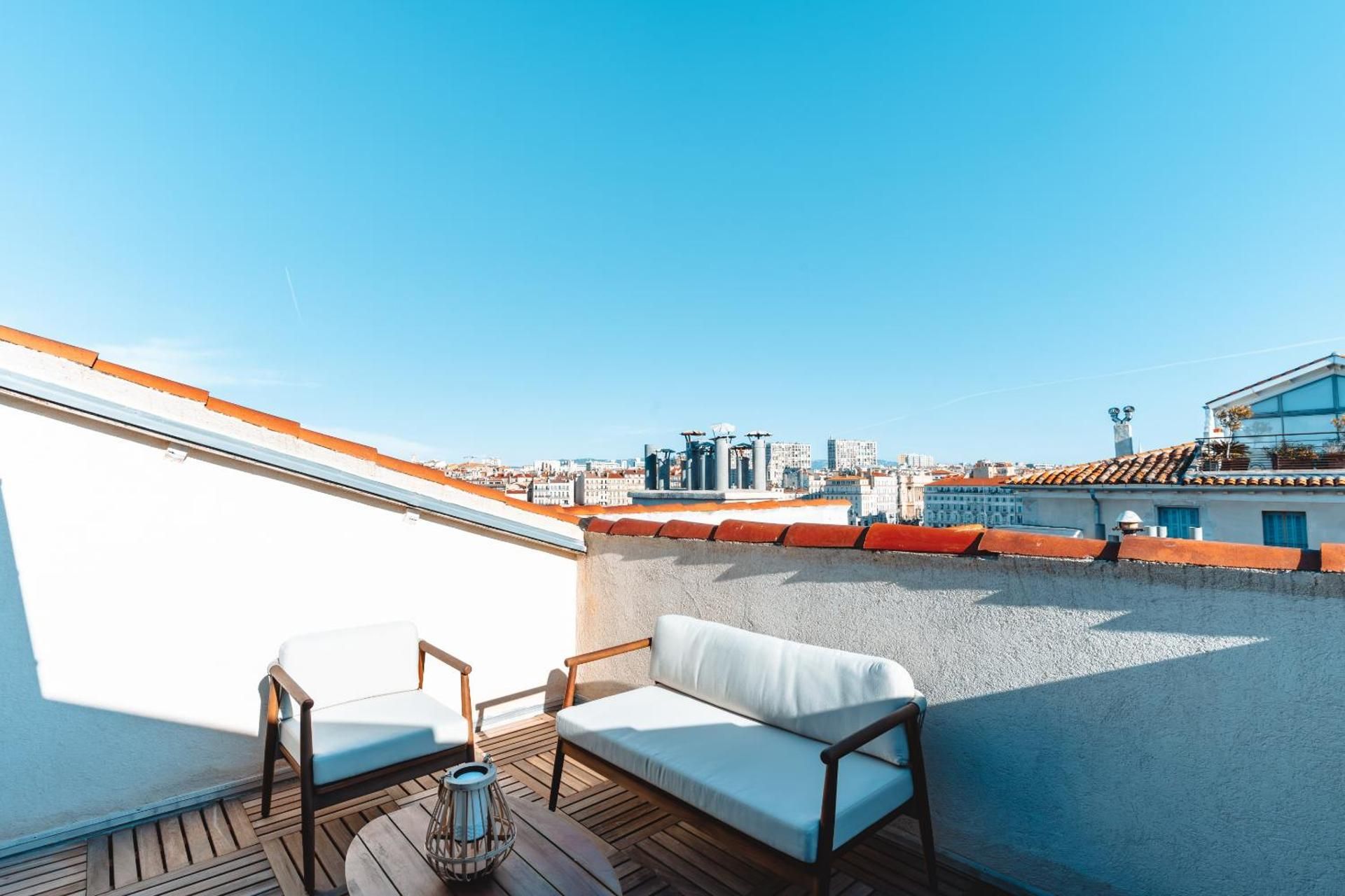 Three-Bedroom Apartment with Marina View