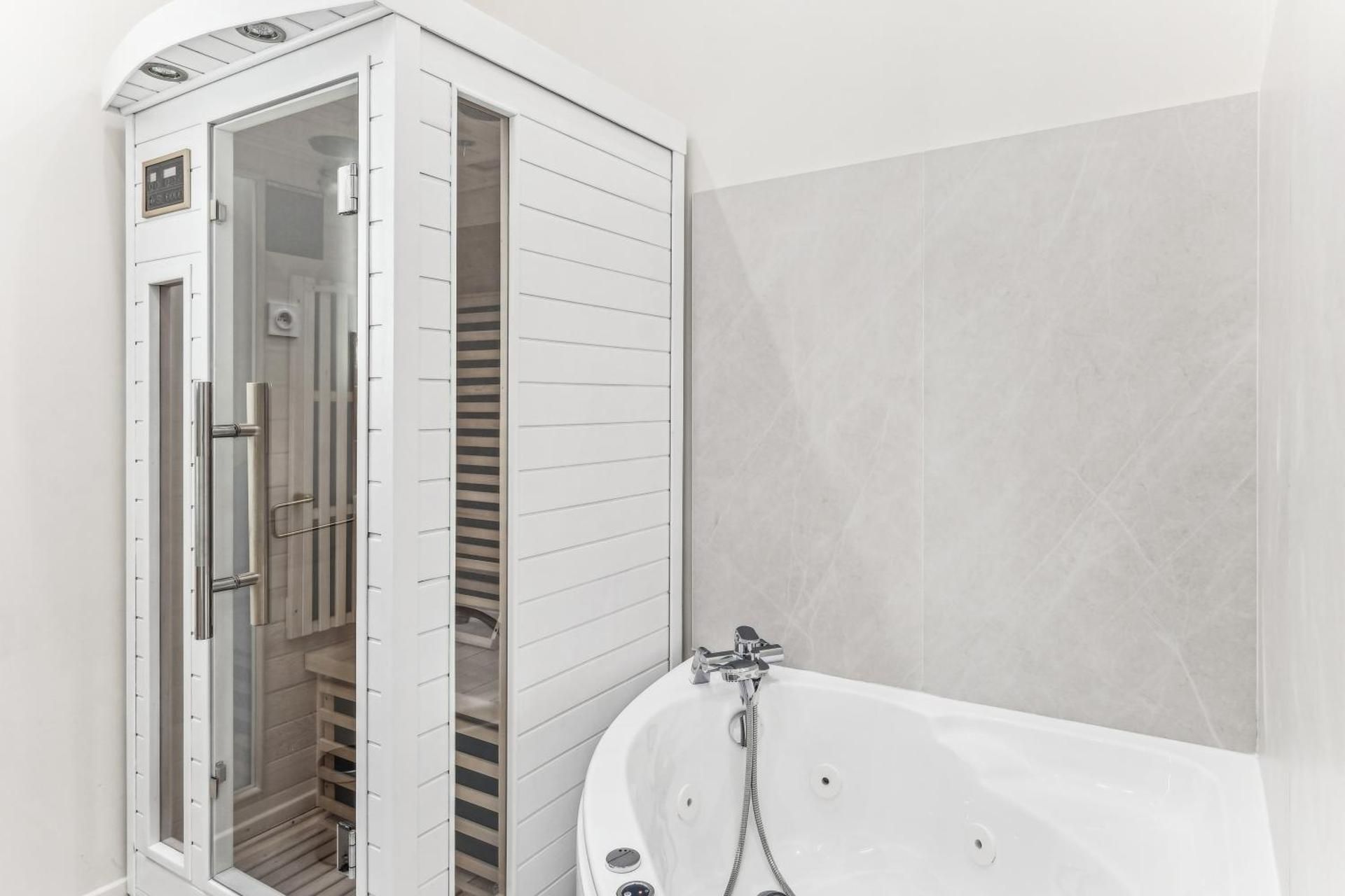 Deluxe Family Suite