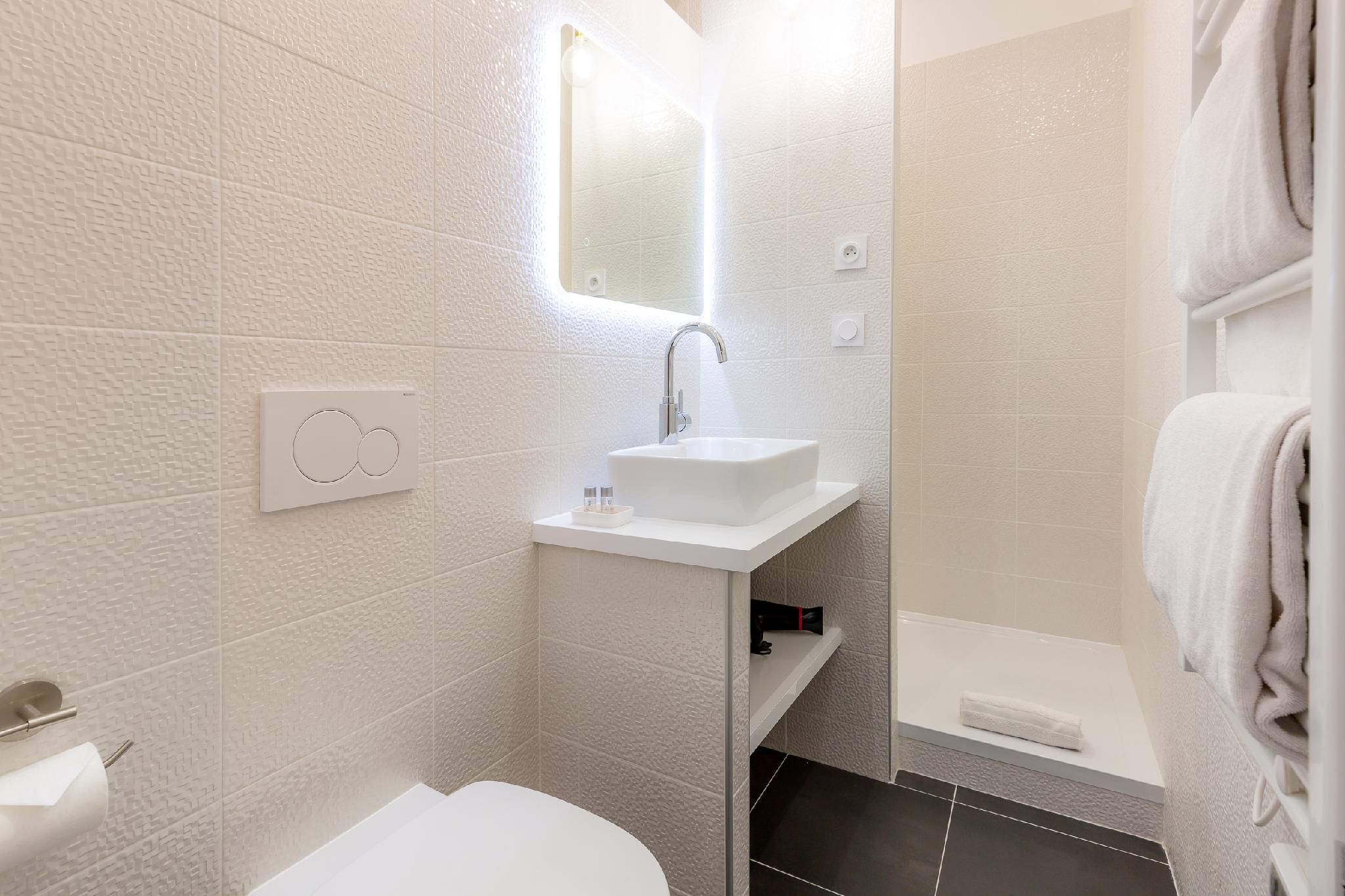 Appartement-de Luxe-Salle d'eau-Vue sur la cour-D7 Marine