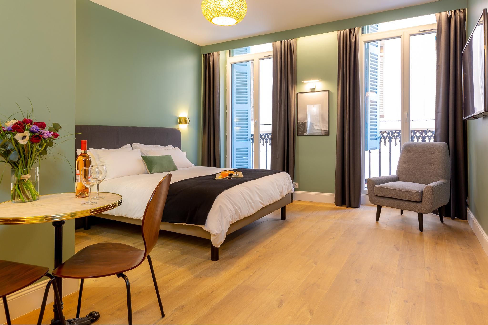 Appartement-Supérieure-Salle d'eau-Vue sur Rue-D8 Palmiers