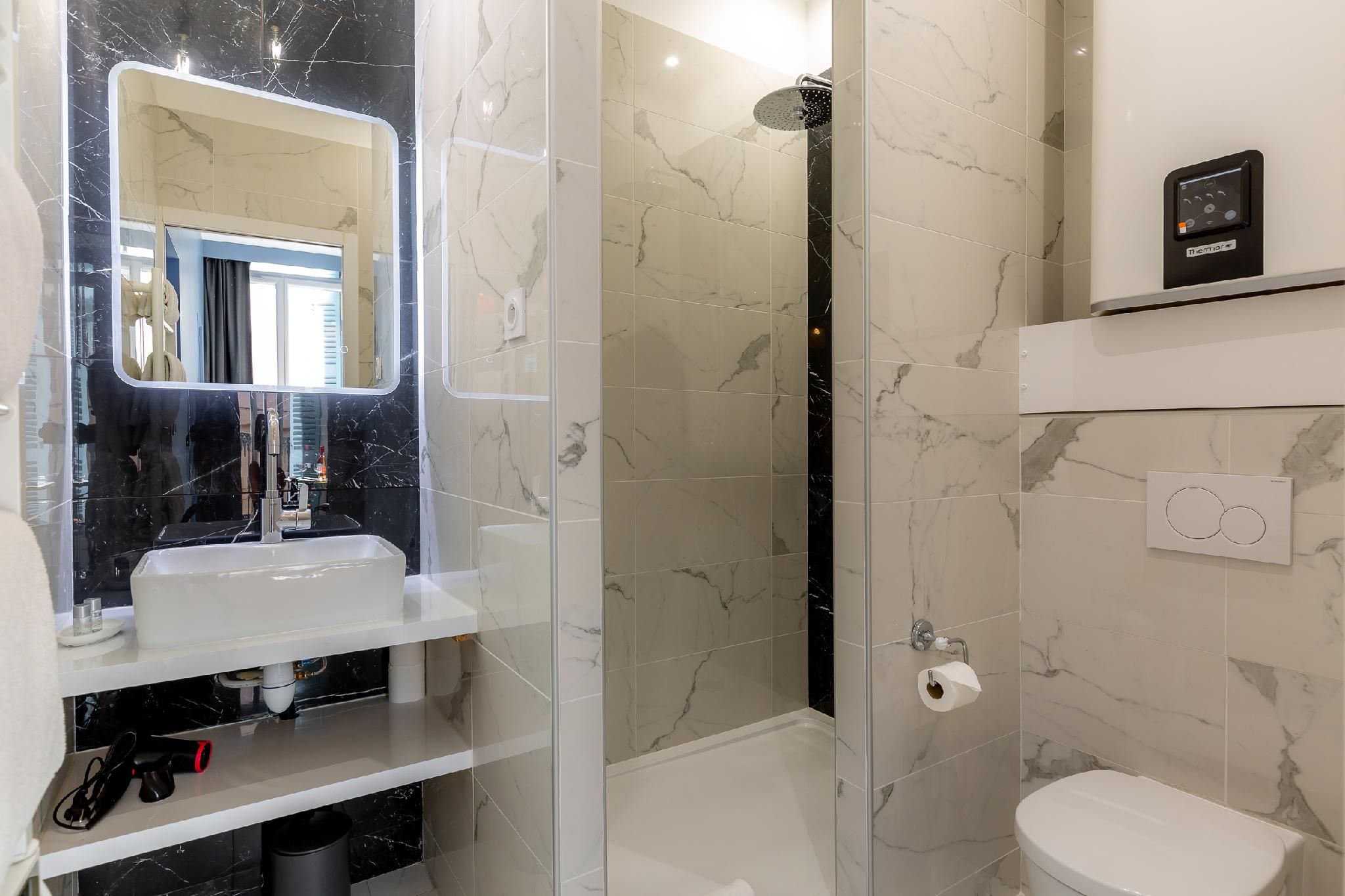 Appartement-Standard-Salle d'eau-Vue sur Rue-E9 Nature