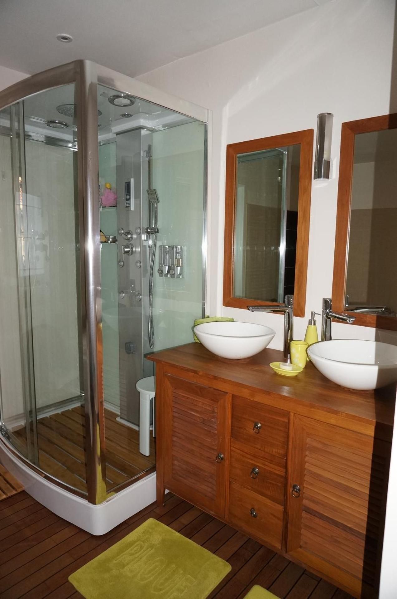 Lou Bastido Junior Suite with Garden View 3