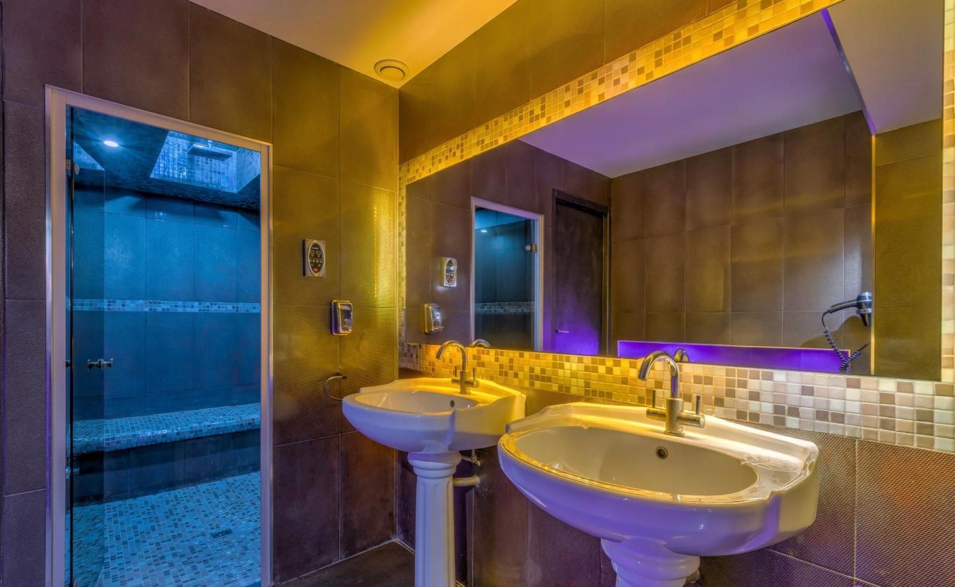 Suite with Private Pool