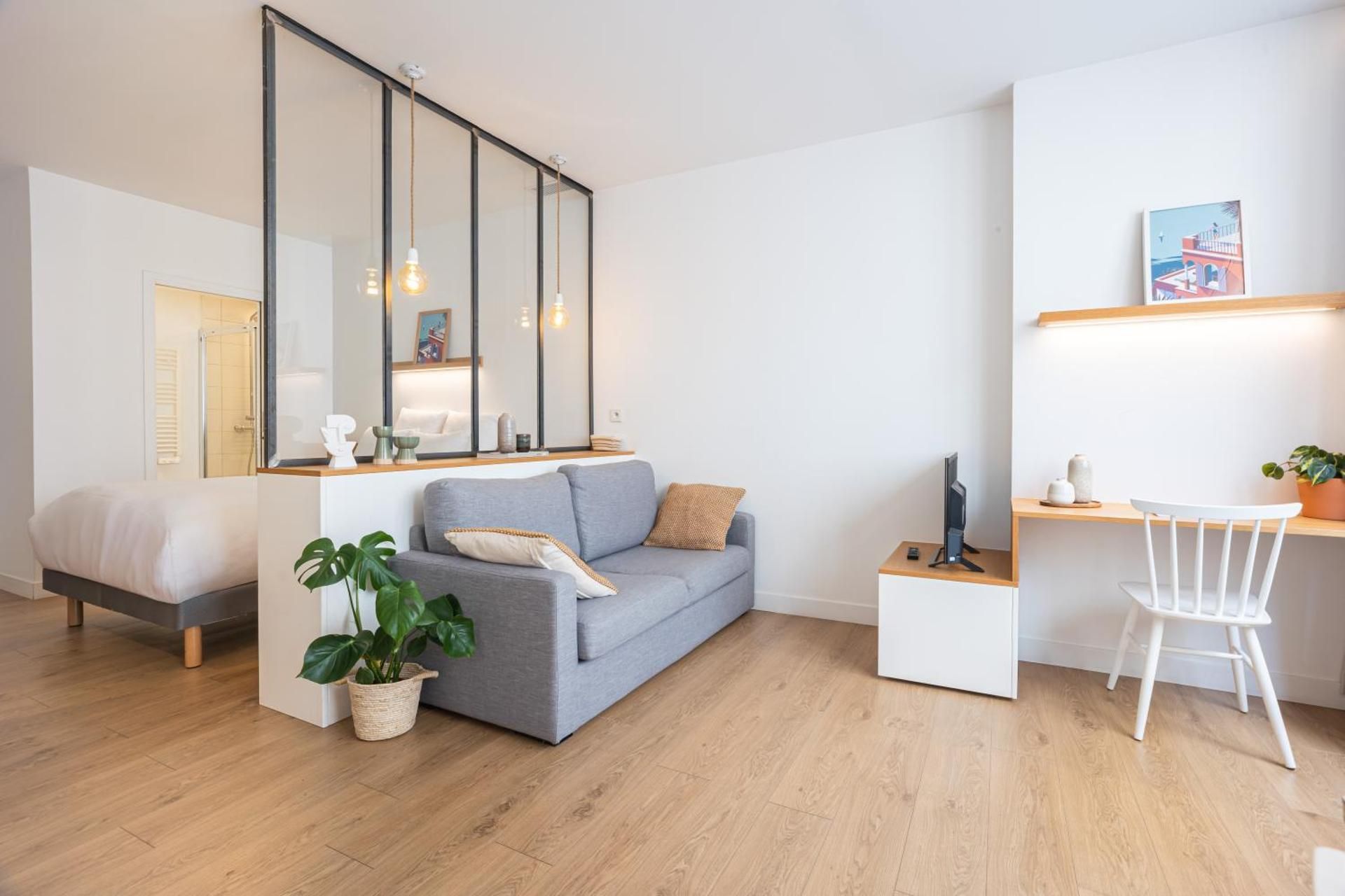 DELUXE APARTMENT