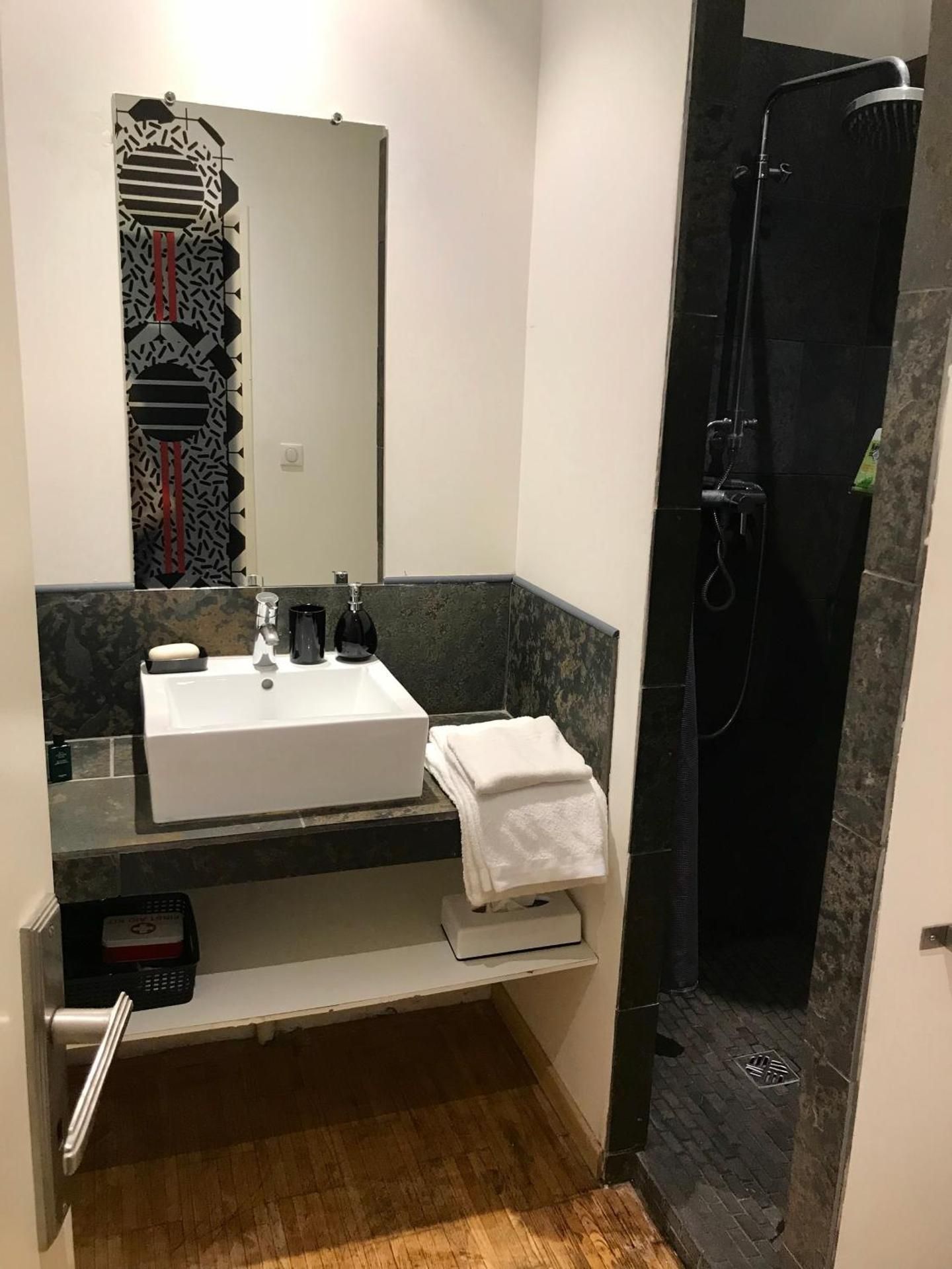 Apartment with Shower