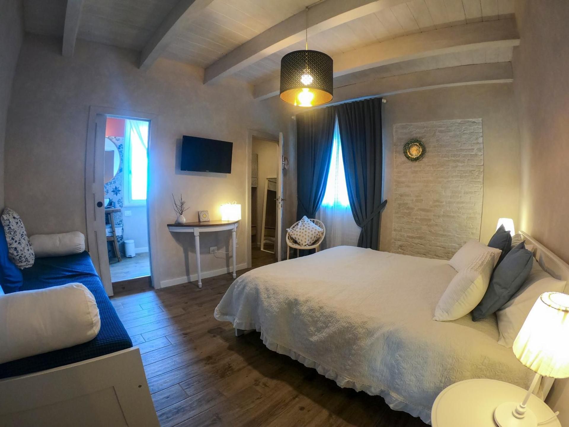 Deluxe Room (2 Adults + 1 Child)